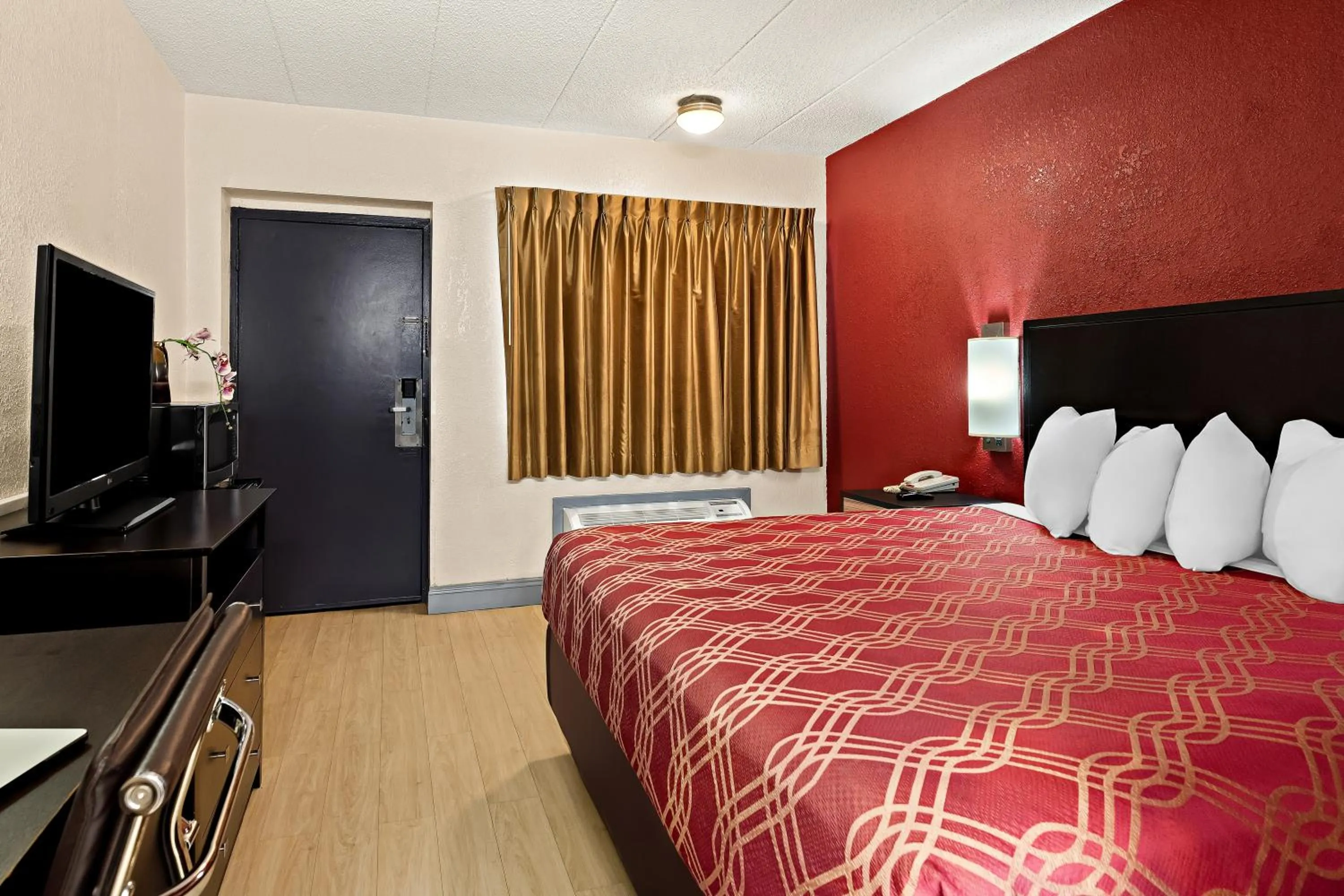 Photo of the whole room, Bed in Bellmawr Economy Inn Bellmawr-Philadelphia Area