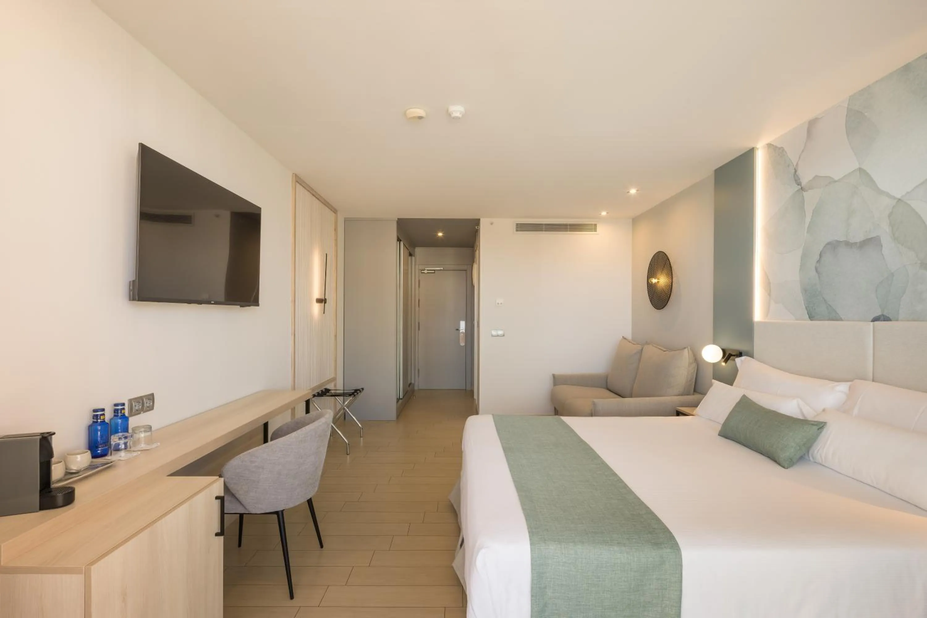 TV and multimedia, Bed in AR Diamante Beach & SPA Hotel 4 SUP