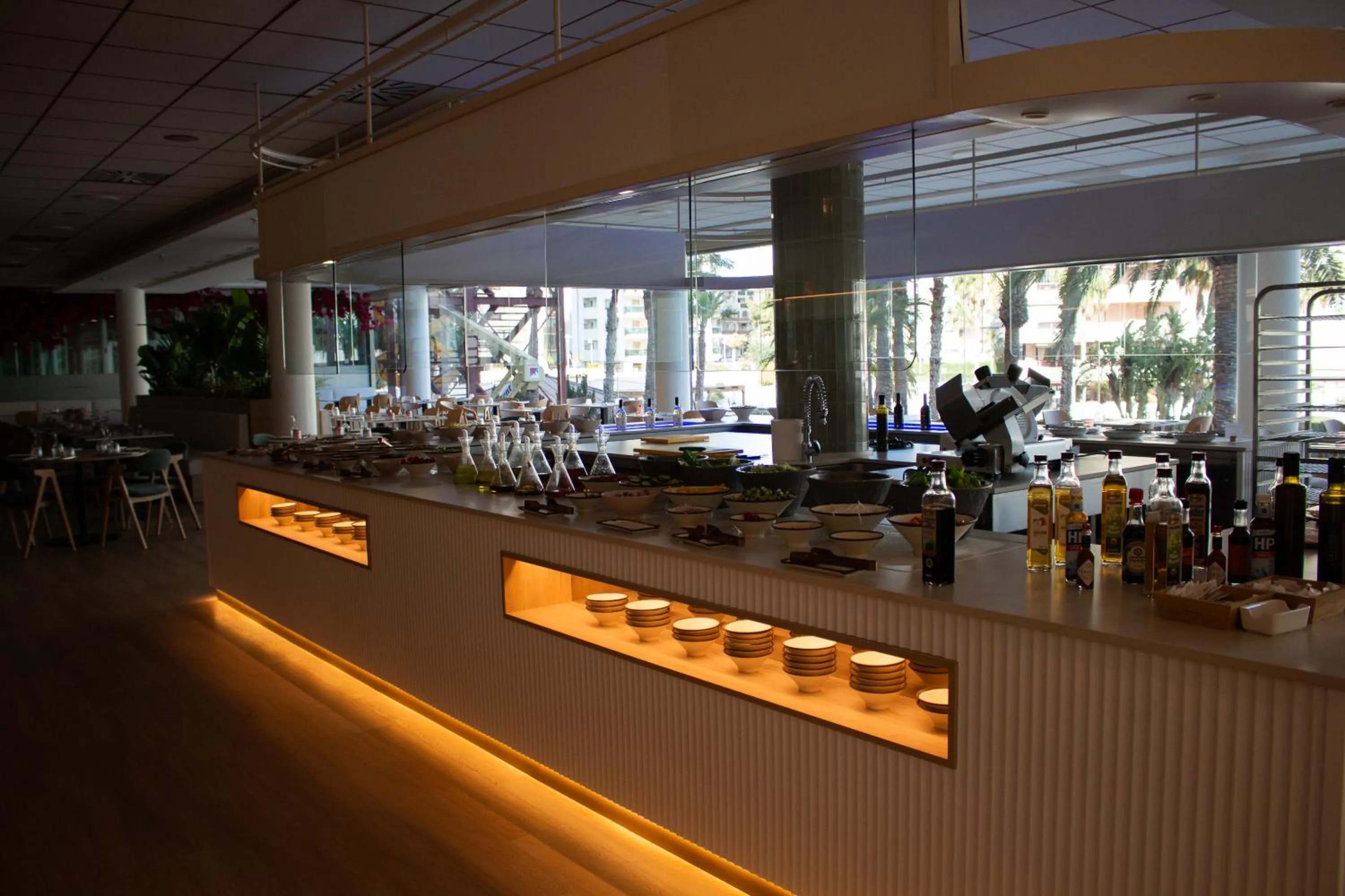 Restaurant/places to eat in AR Diamante Beach & SPA Hotel 4 SUP