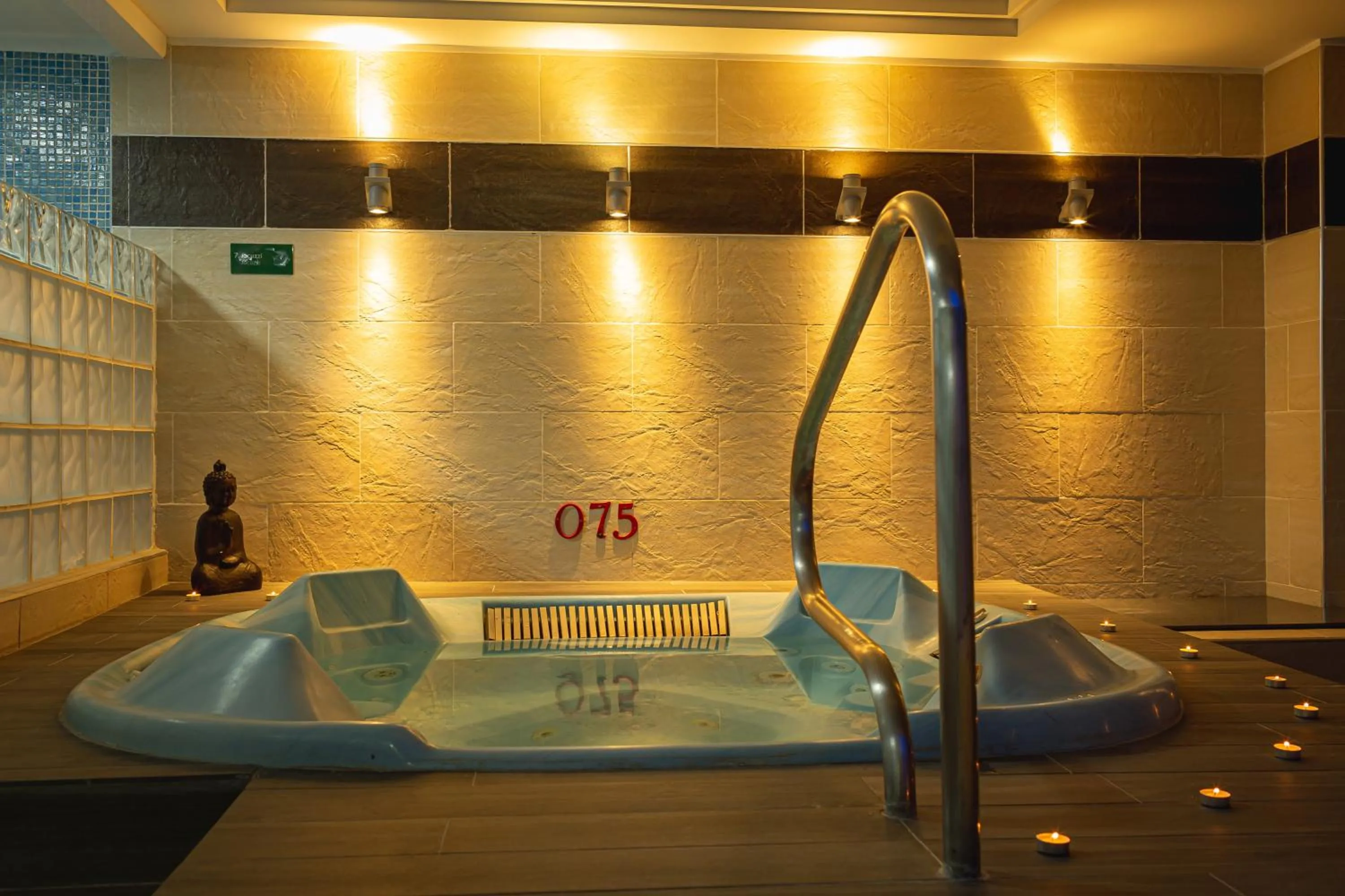 Spa and wellness centre/facilities in AR Roca Esmeralda & SPA Hotel