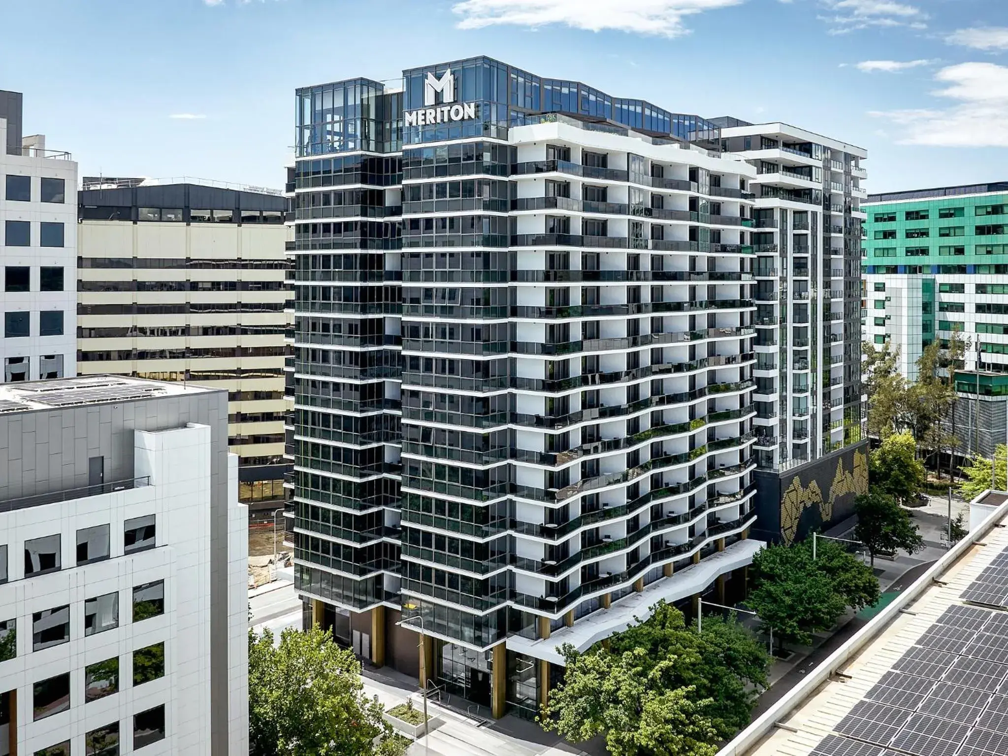 Property building in Meriton Suites Canberra Property building in Meriton Suites Canberra