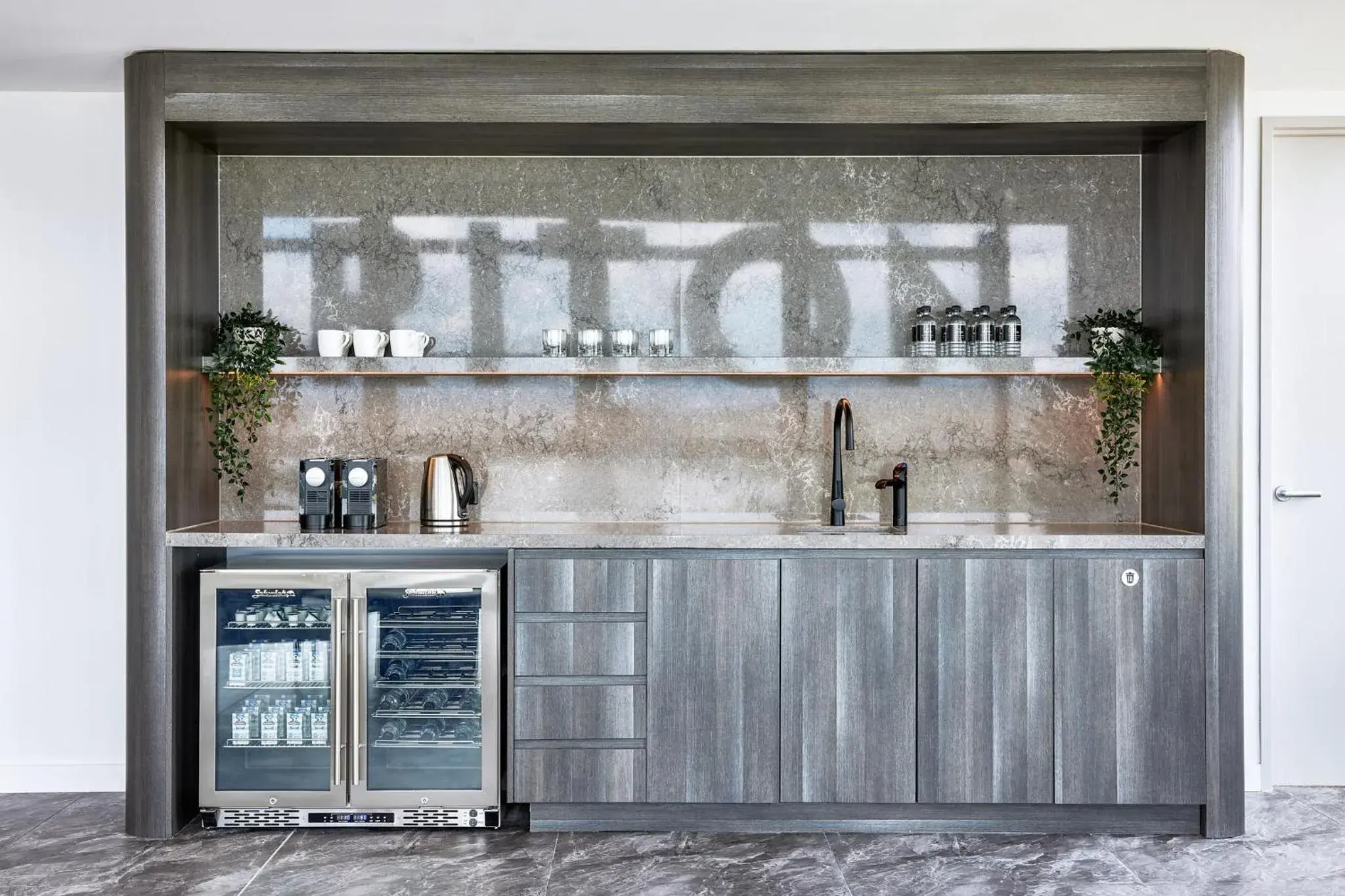 Lounge or bar in Meriton Suites Canberra Lounge or bar in Meriton Suites Canberra