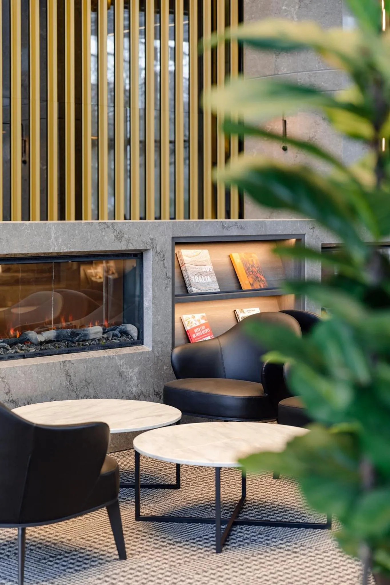 Lobby or reception in Meriton Suites Canberra