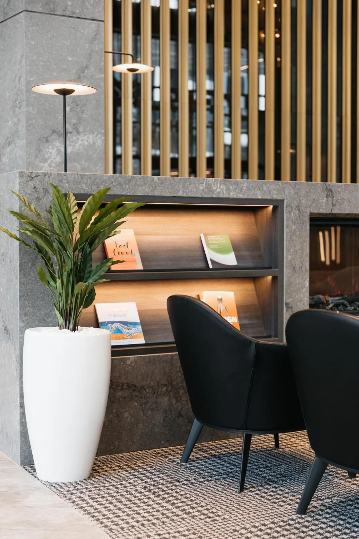 Lobby or reception in Meriton Suites Canberra