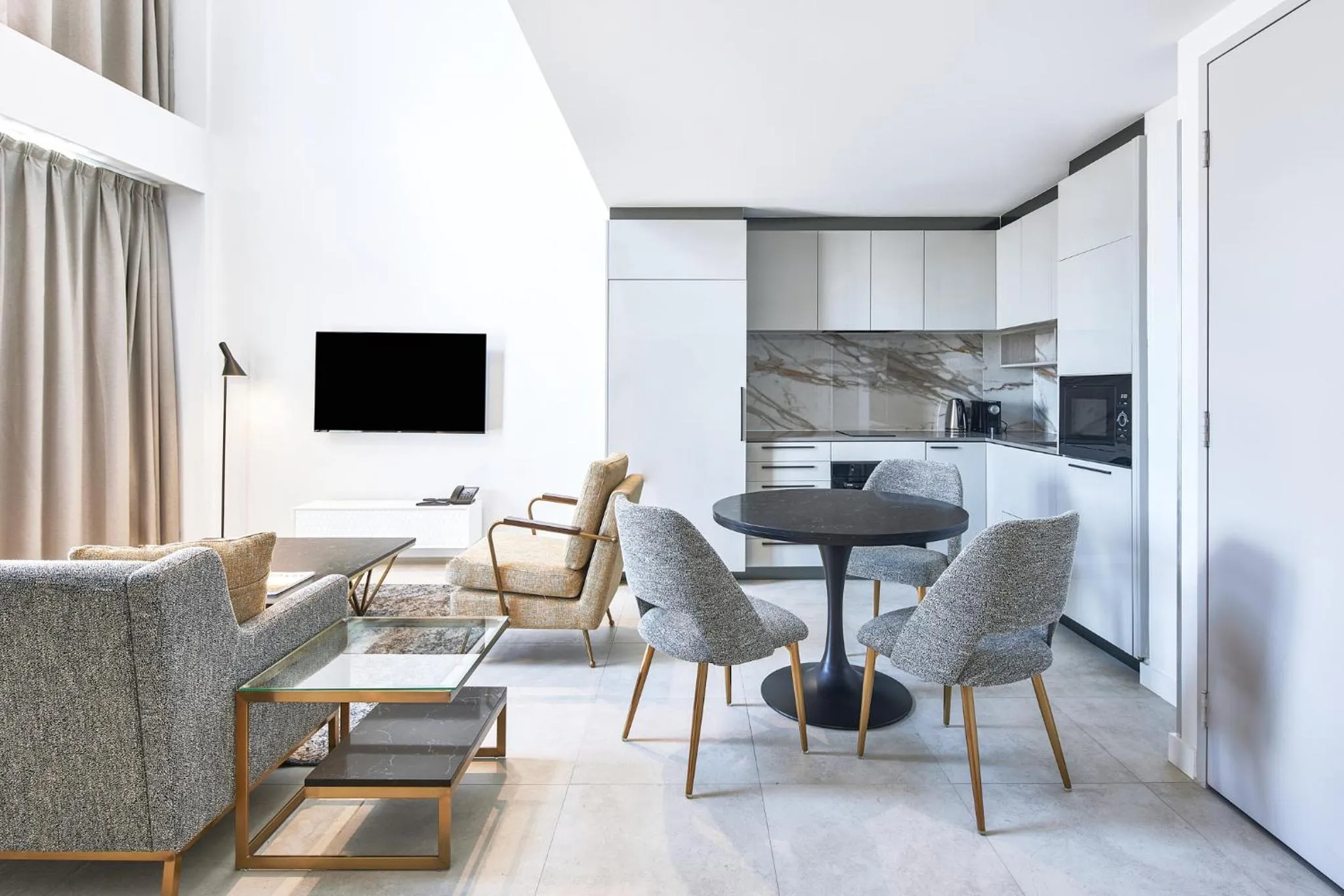 Dining area in Meriton Suites Canberra