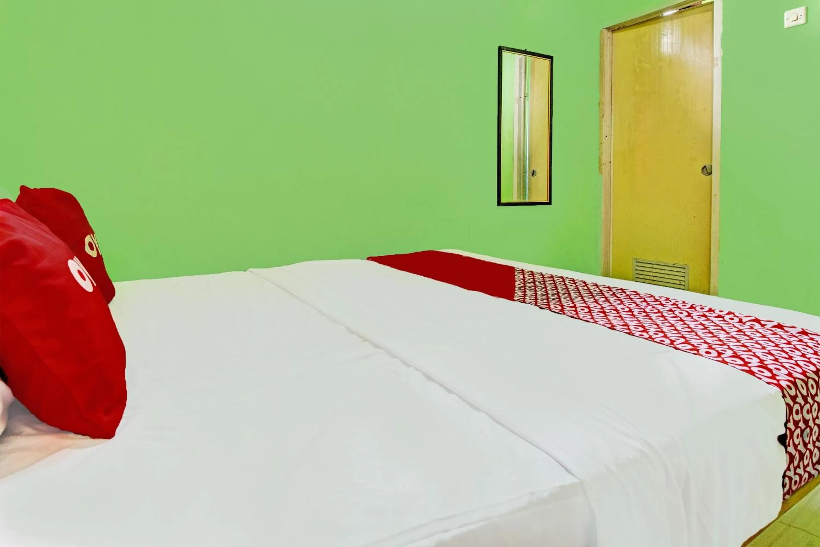 Bedroom in OYO 92062 Pondok Aurel Wahidin