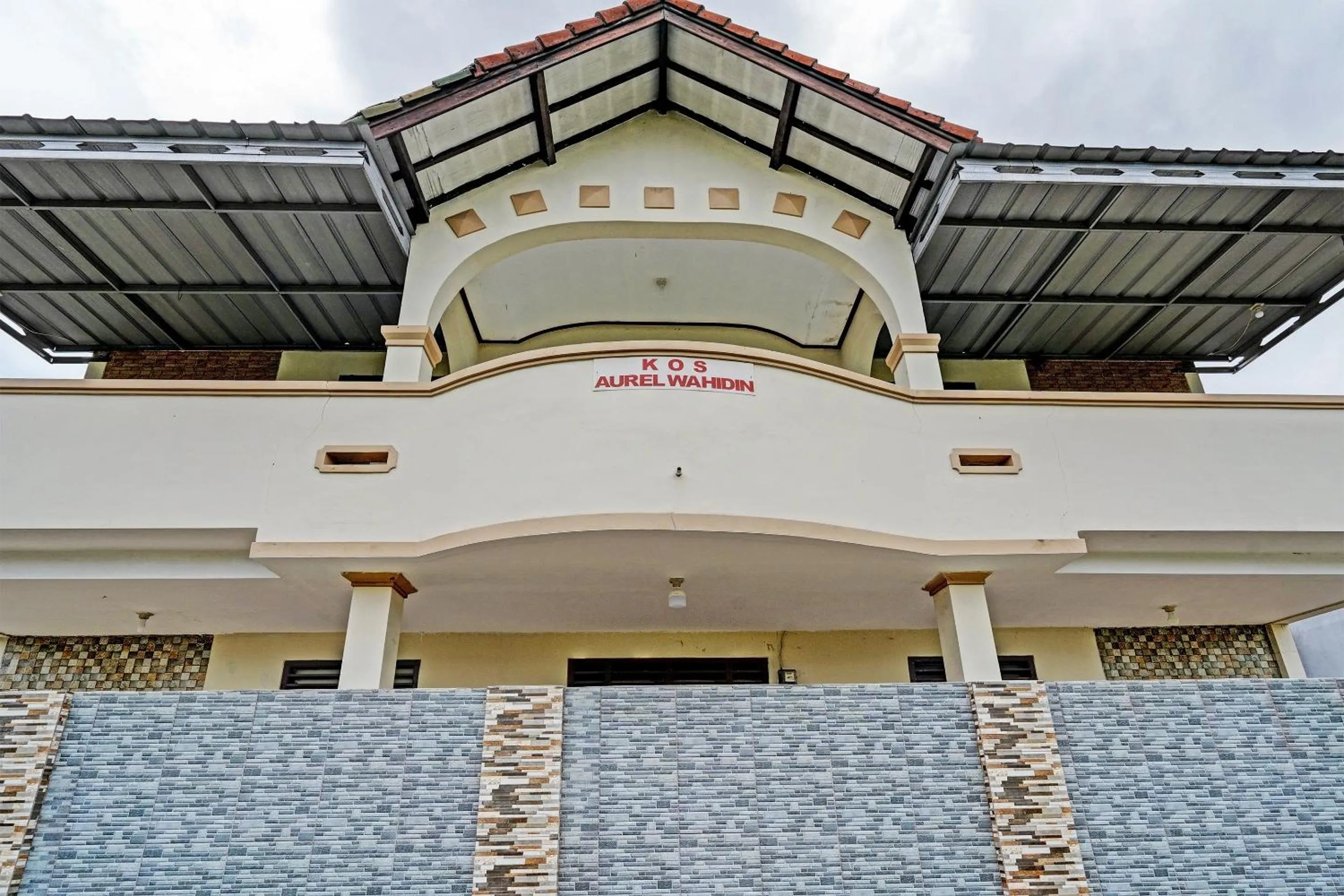 Facade/entrance in OYO 92062 Pondok Aurel Wahidin