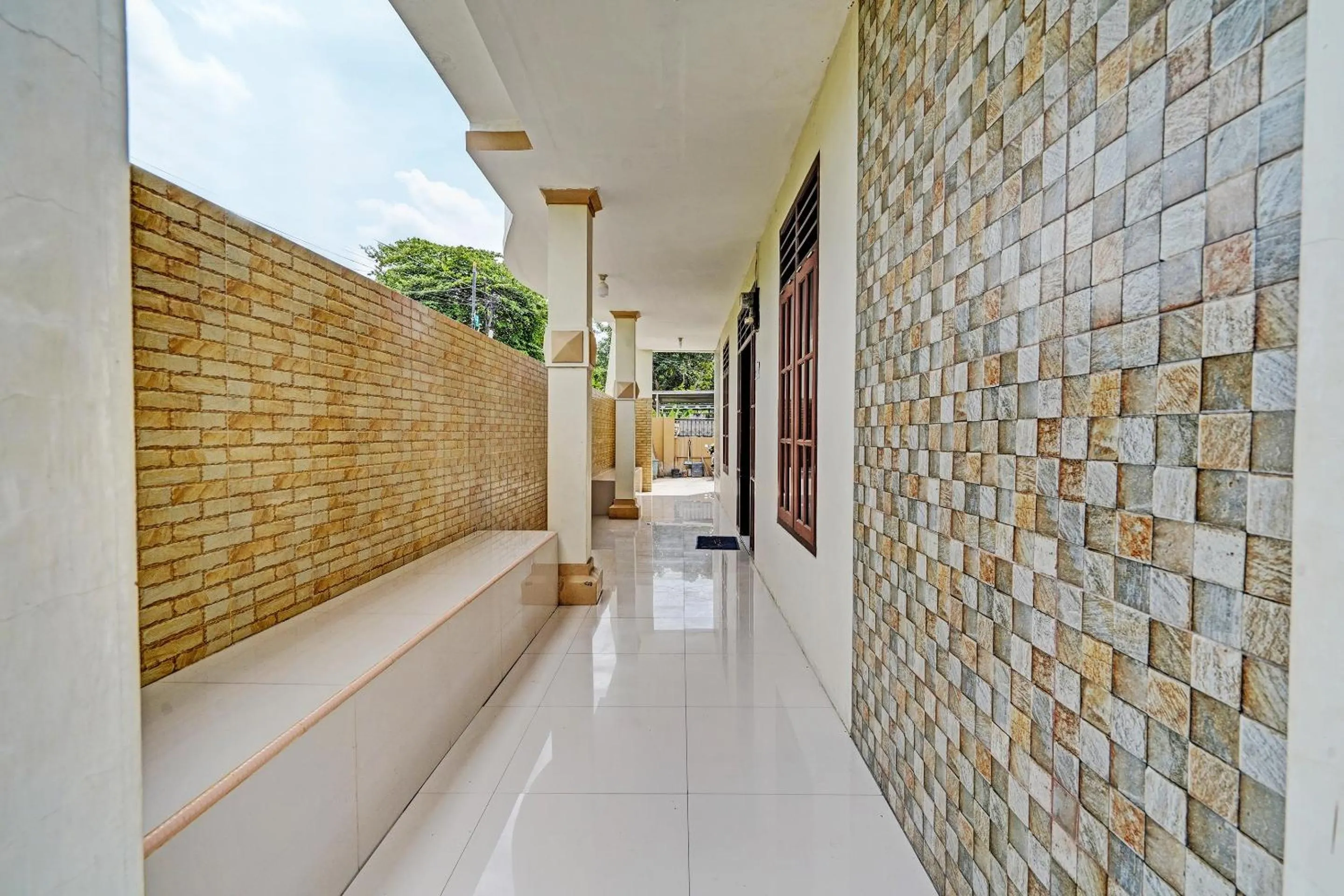 Lobby or reception in OYO 92062 Pondok Aurel Wahidin