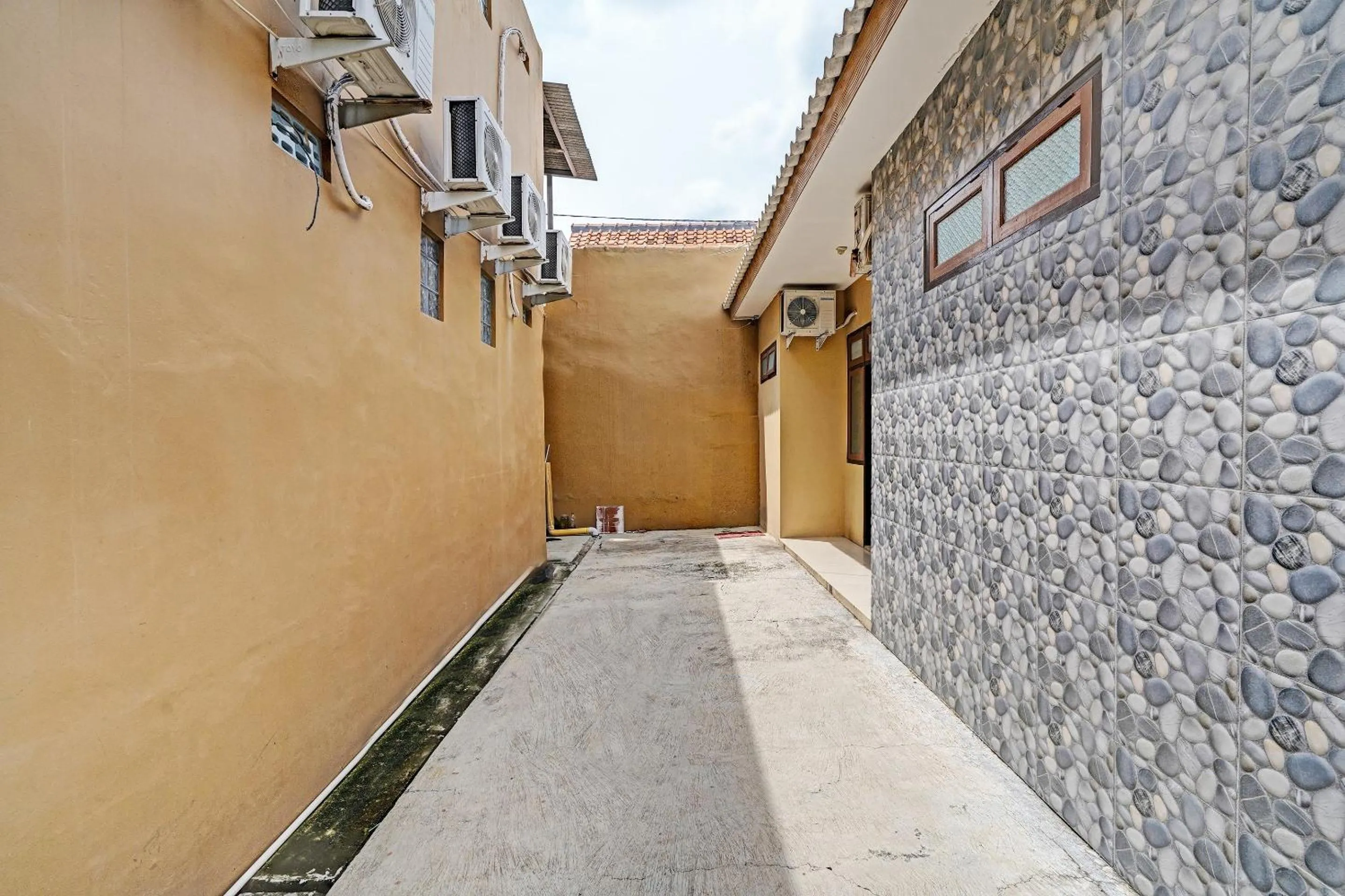 Lobby or reception in OYO 92062 Pondok Aurel Wahidin