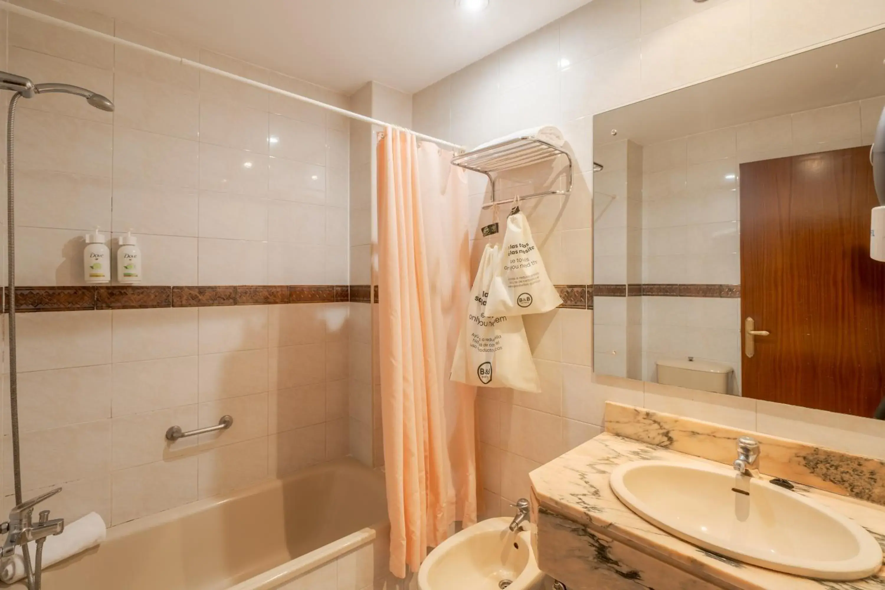 Quadruple Room in B&B HOTEL Gijón Centro Begoña Quadruple Room in B&B HOTEL Gijón Centro Begoña