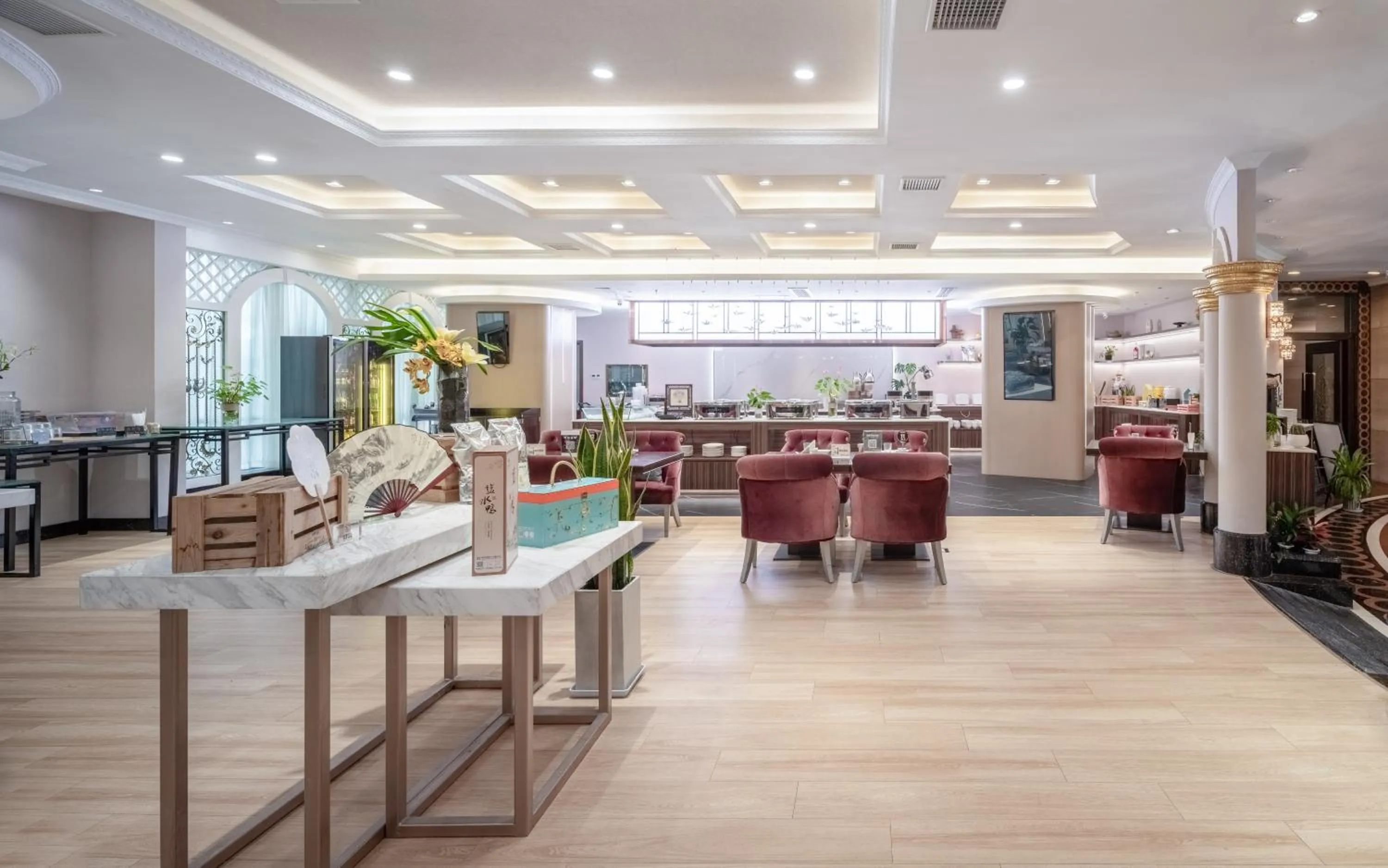 Restaurant/places to eat in Suning Universal Hotel ALL-SUITES