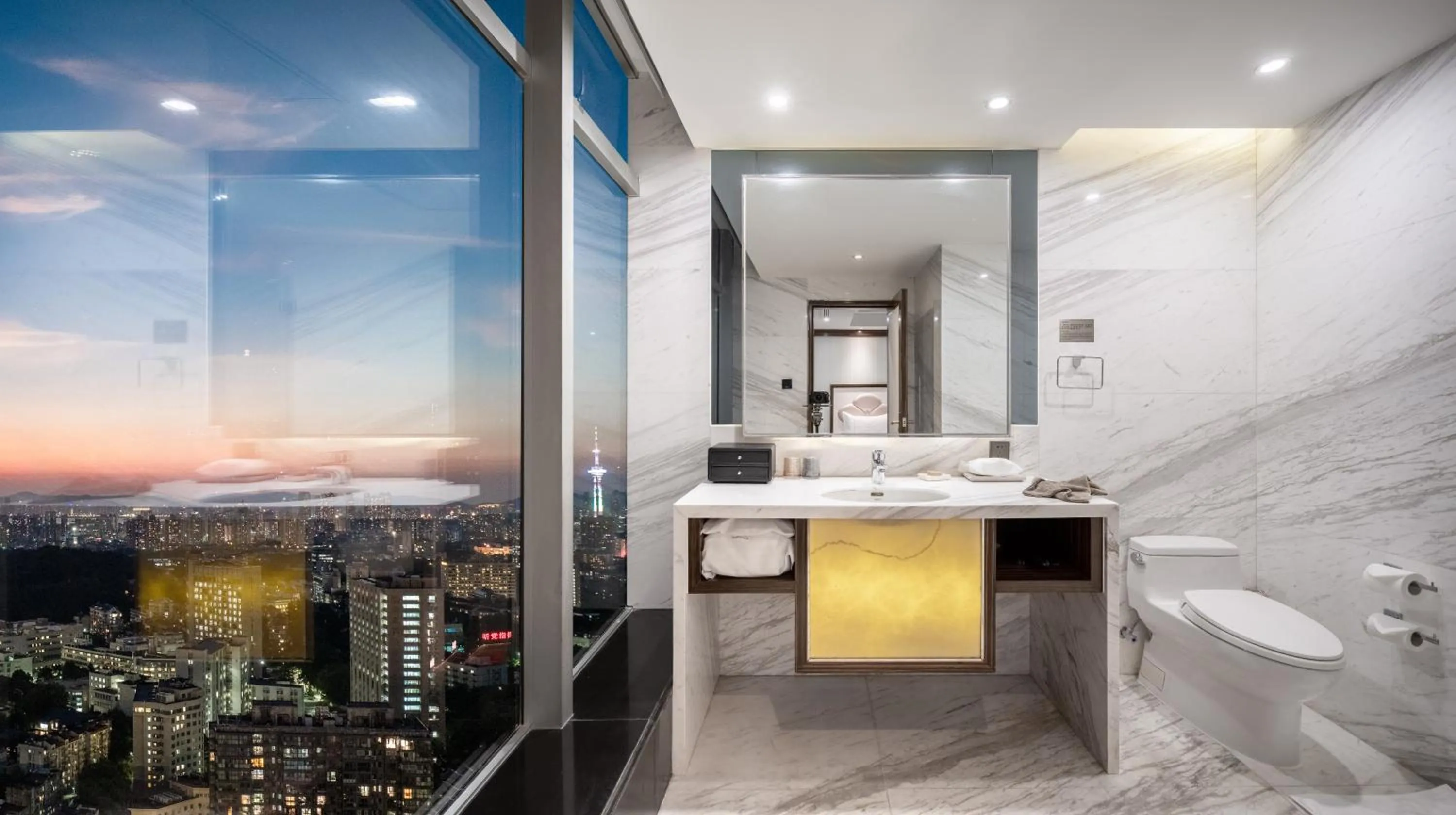 Bathroom in Suning Universal Hotel ALL-SUITES