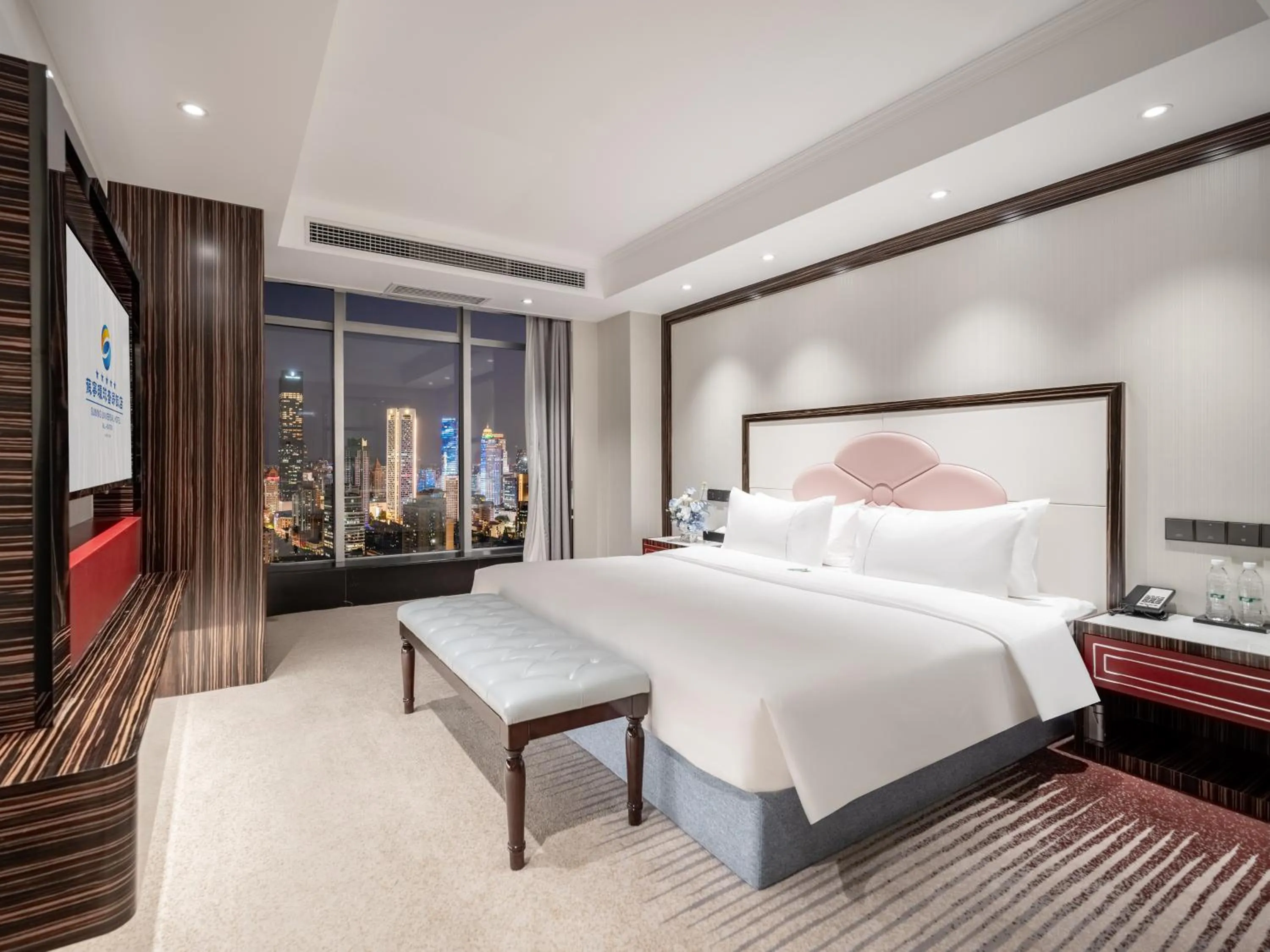 Bed in Suning Universal Hotel ALL-SUITES