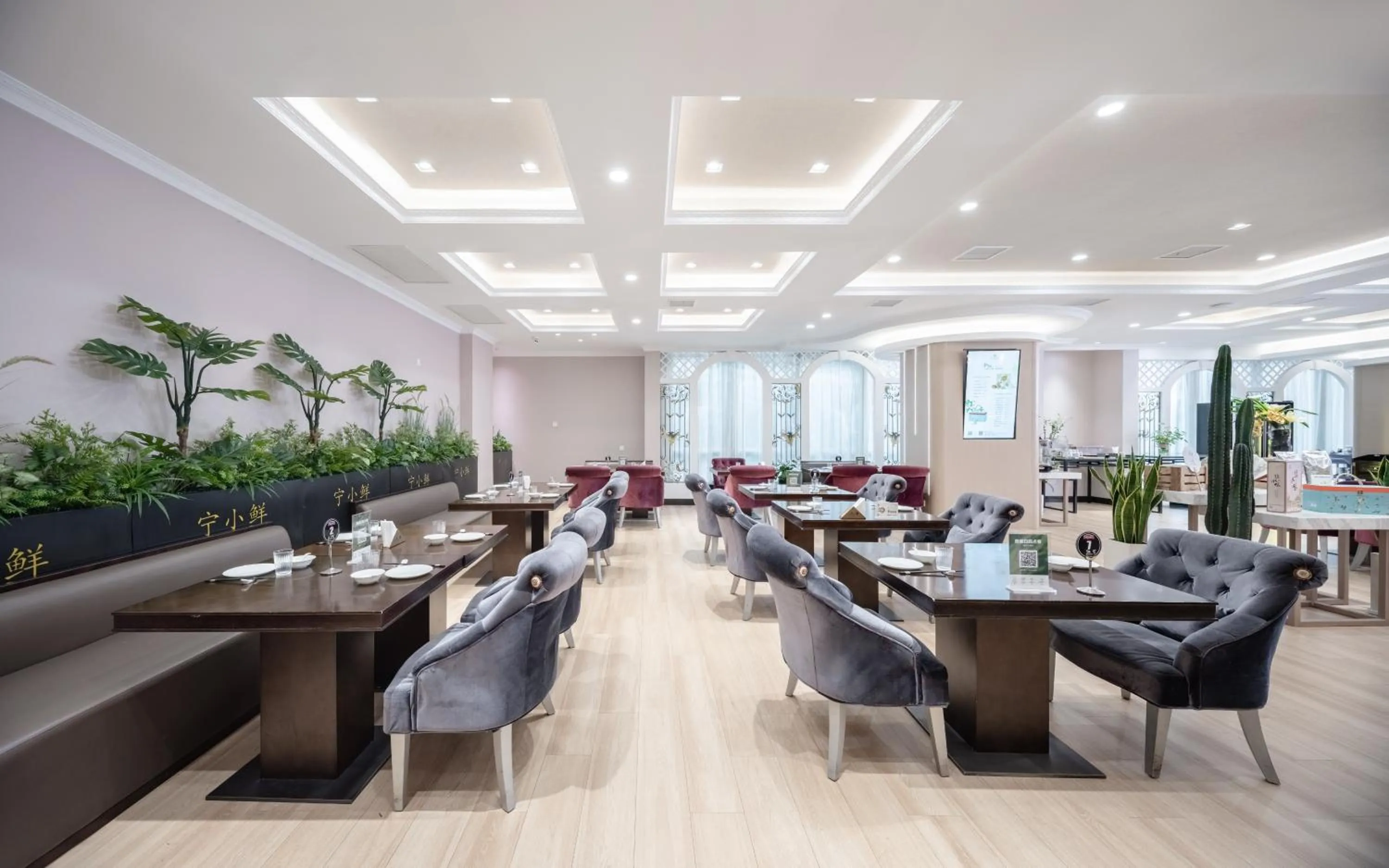 Restaurant/places to eat in Suning Universal Hotel ALL-SUITES