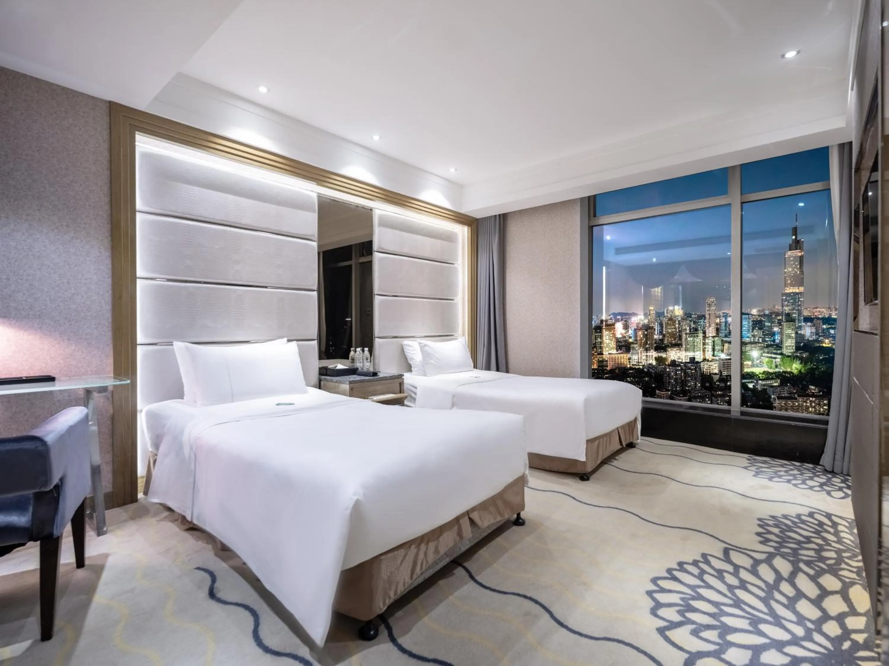 Bed in Suning Universal Hotel ALL-SUITES