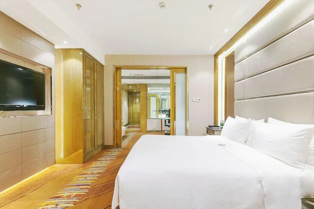 Bed in Suning Universal Hotel ALL-SUITES