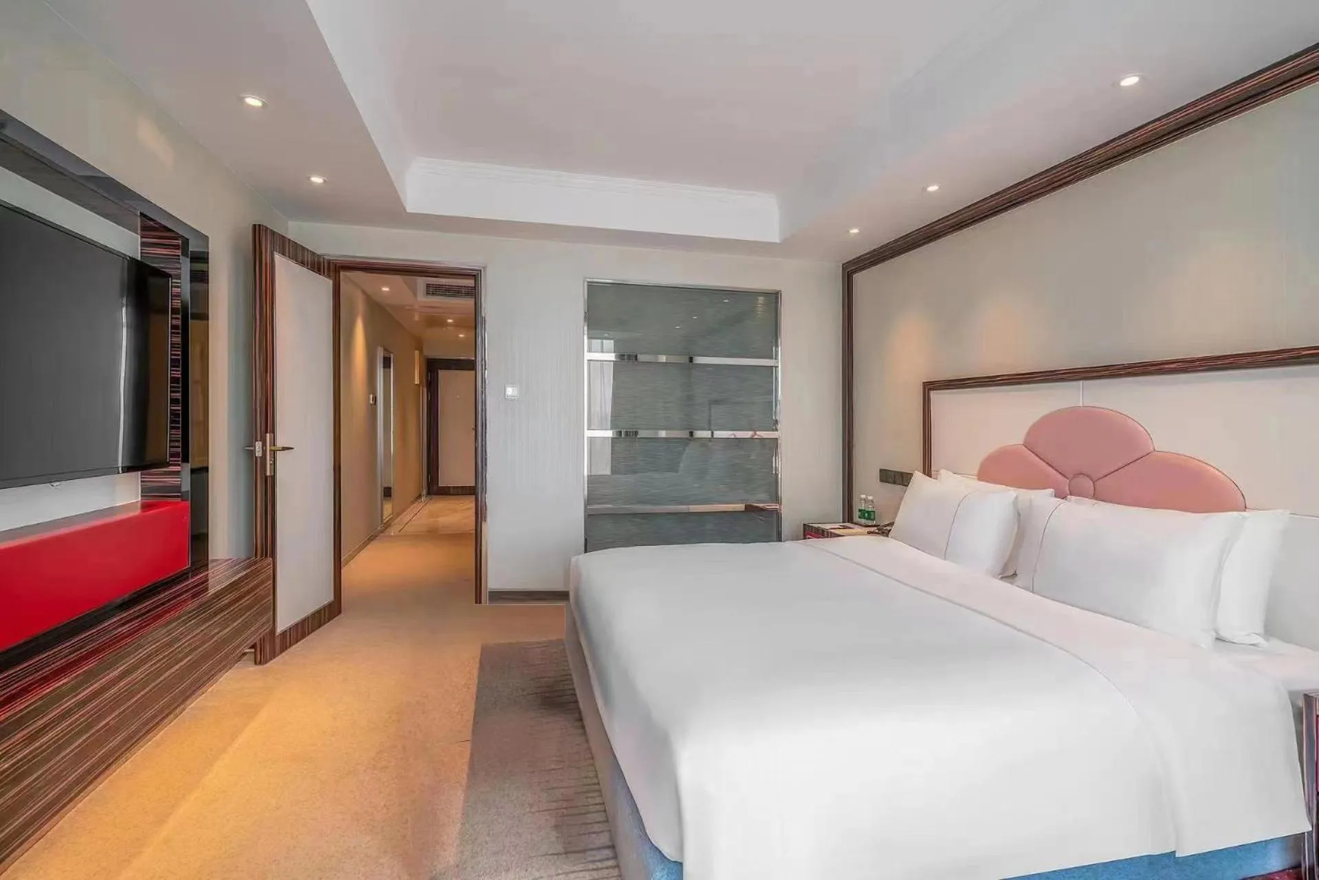 Bedroom, Bed in Suning Universal Hotel ALL-SUITES