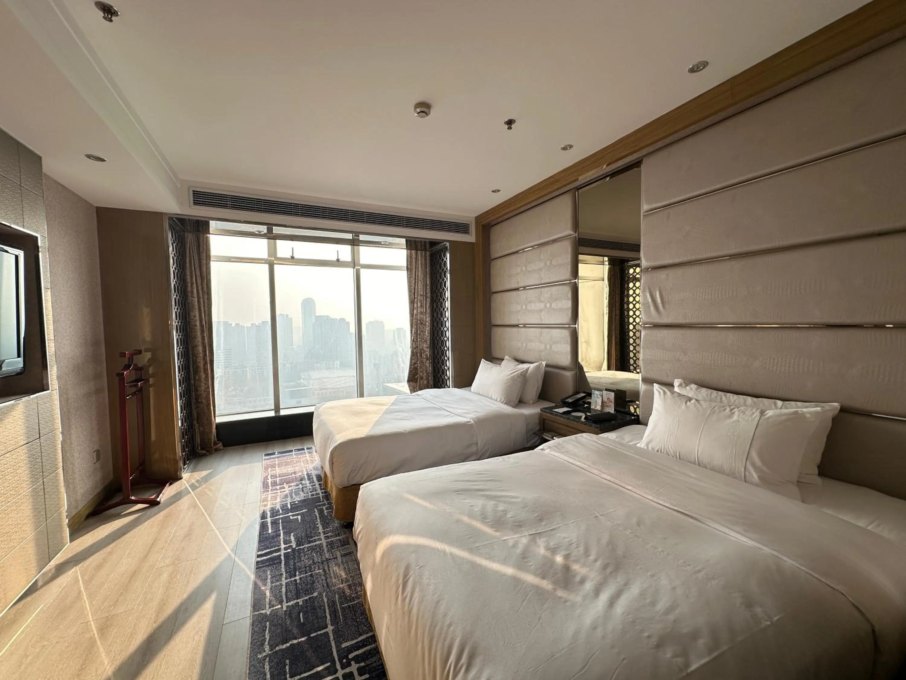 Bed in Suning Universal Hotel ALL-SUITES