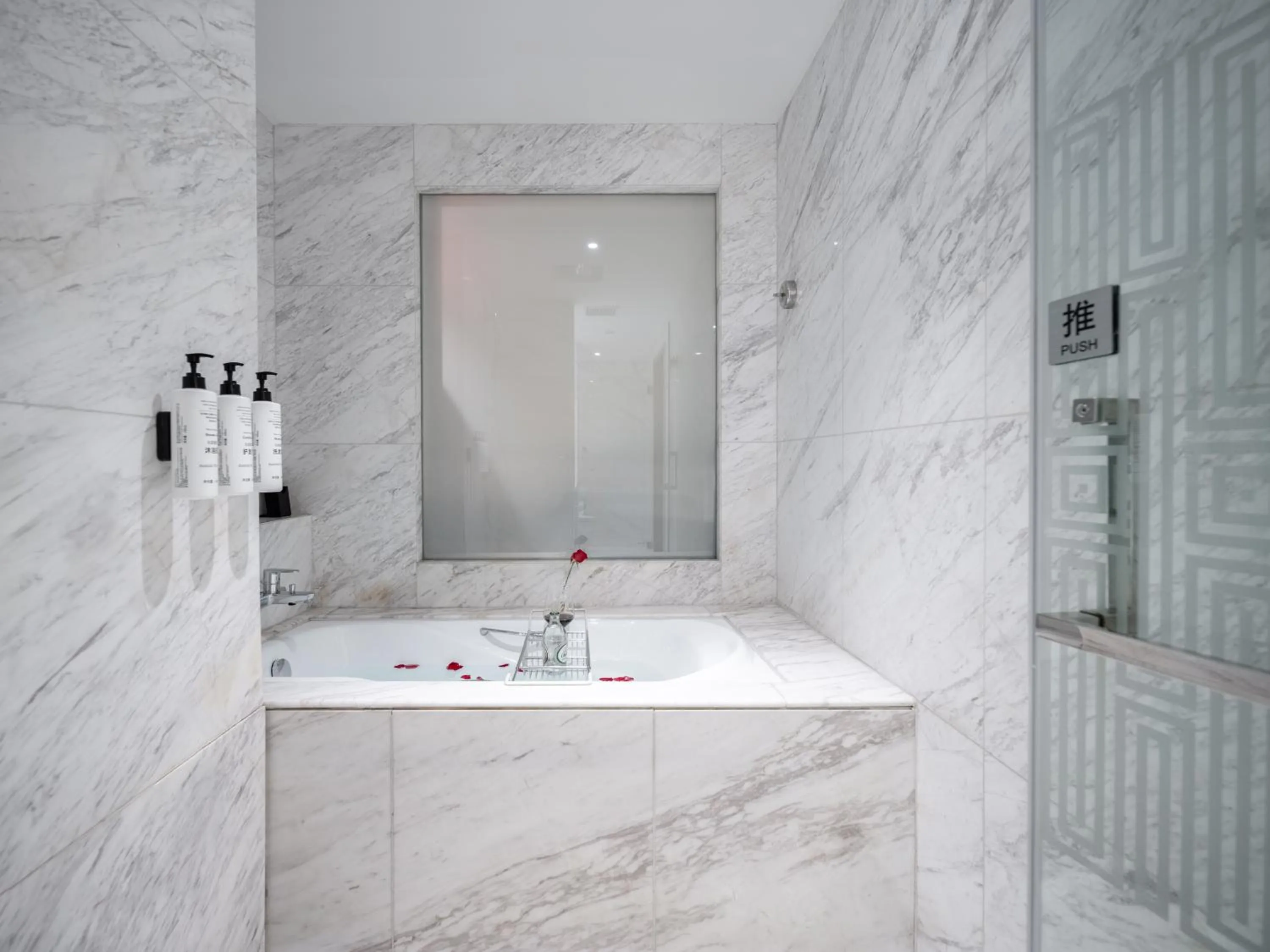 Bathroom in Suning Universal Hotel ALL-SUITES