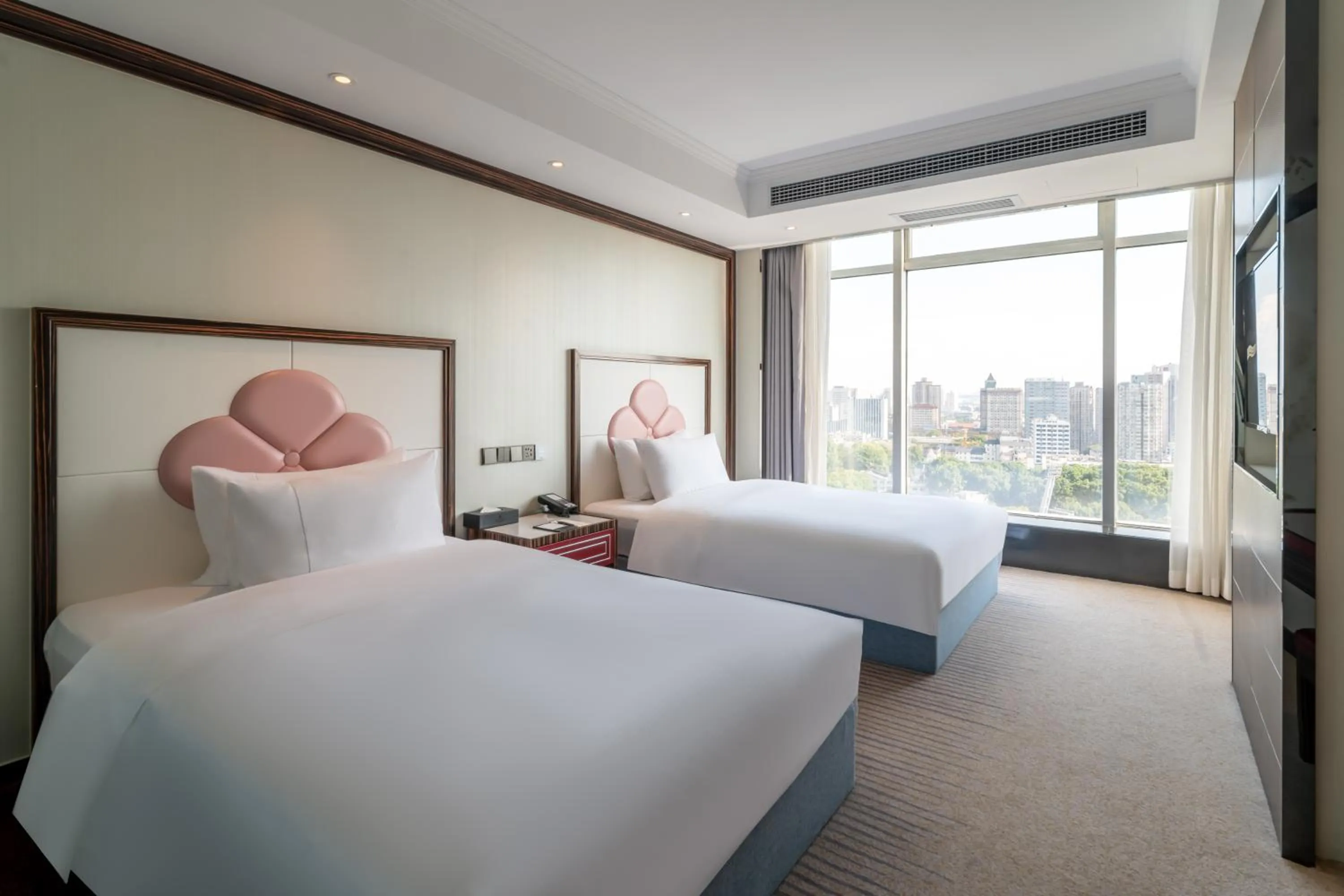 Bed in Suning Universal Hotel ALL-SUITES