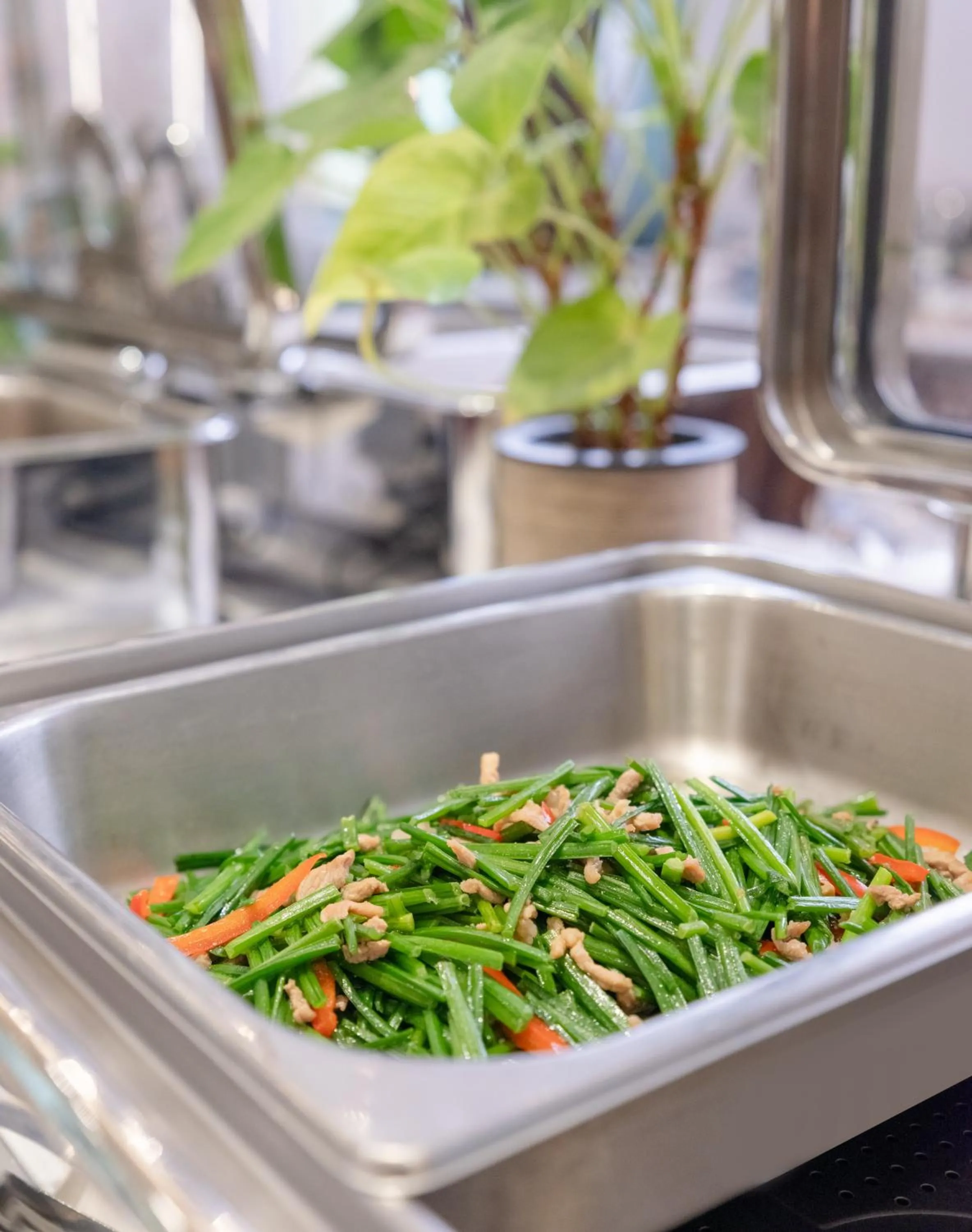 Restaurant/places to eat in Suning Universal Hotel ALL-SUITES