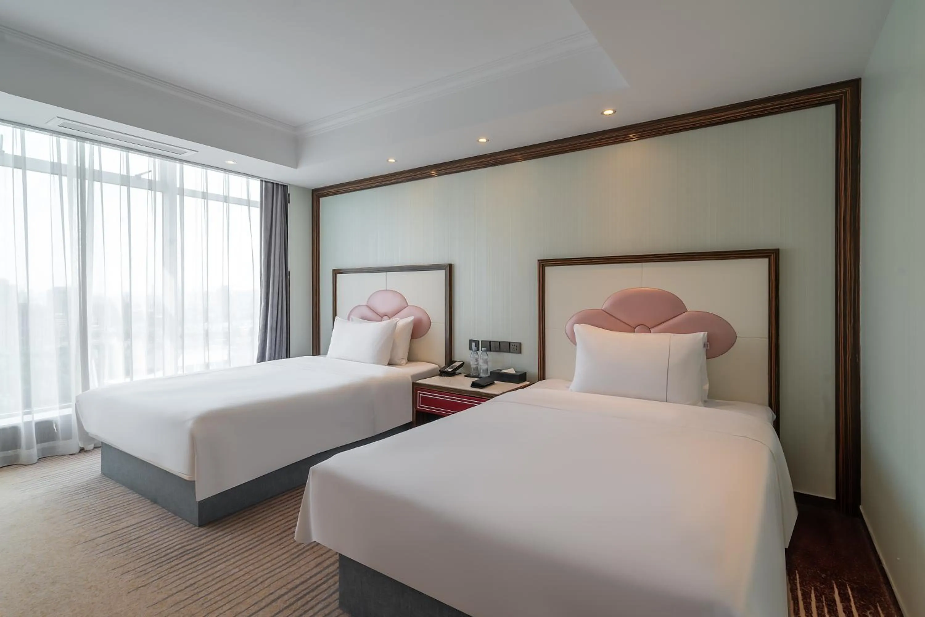 Bed in Suning Universal Hotel ALL-SUITES