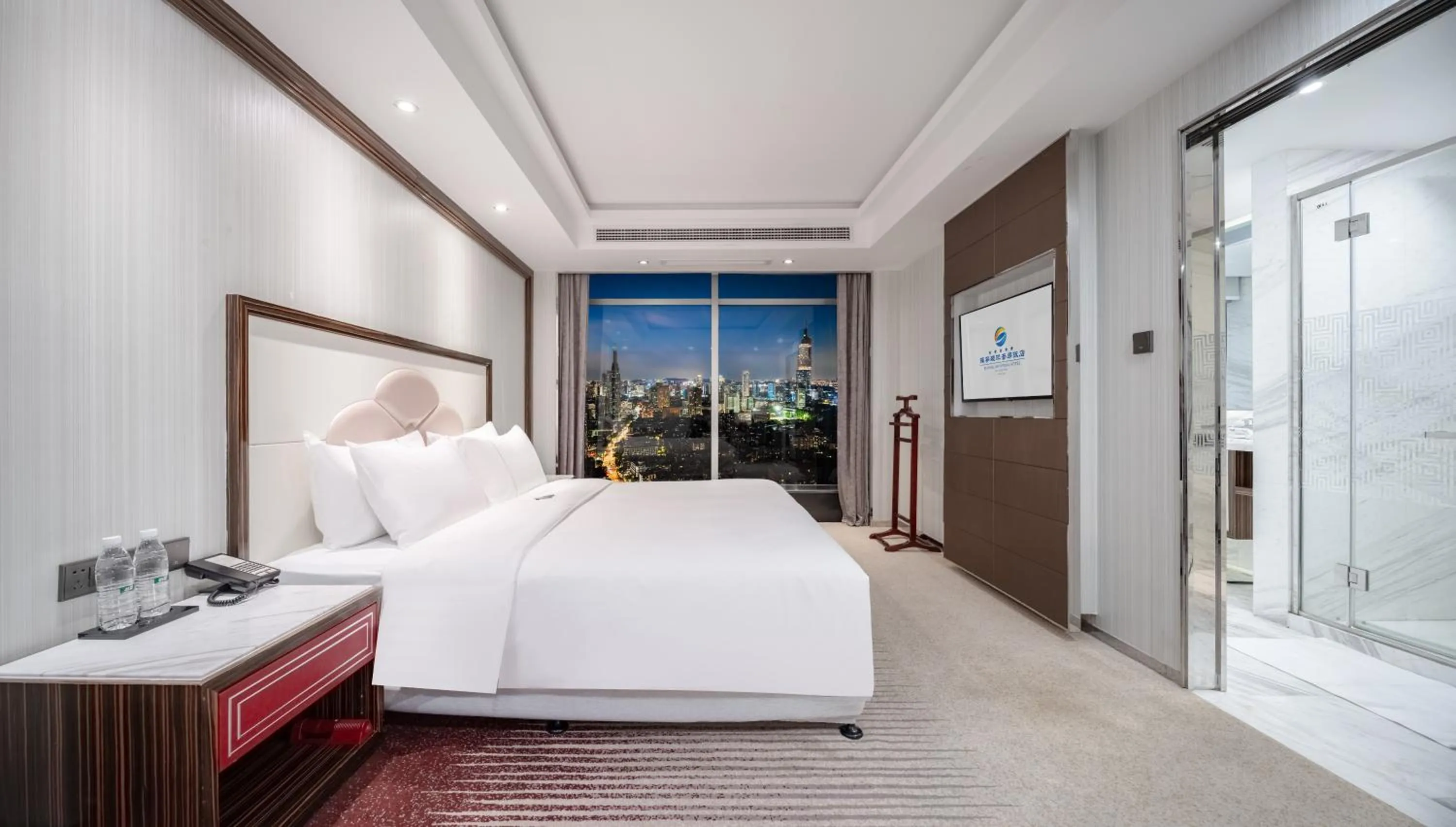 Bed in Suning Universal Hotel ALL-SUITES