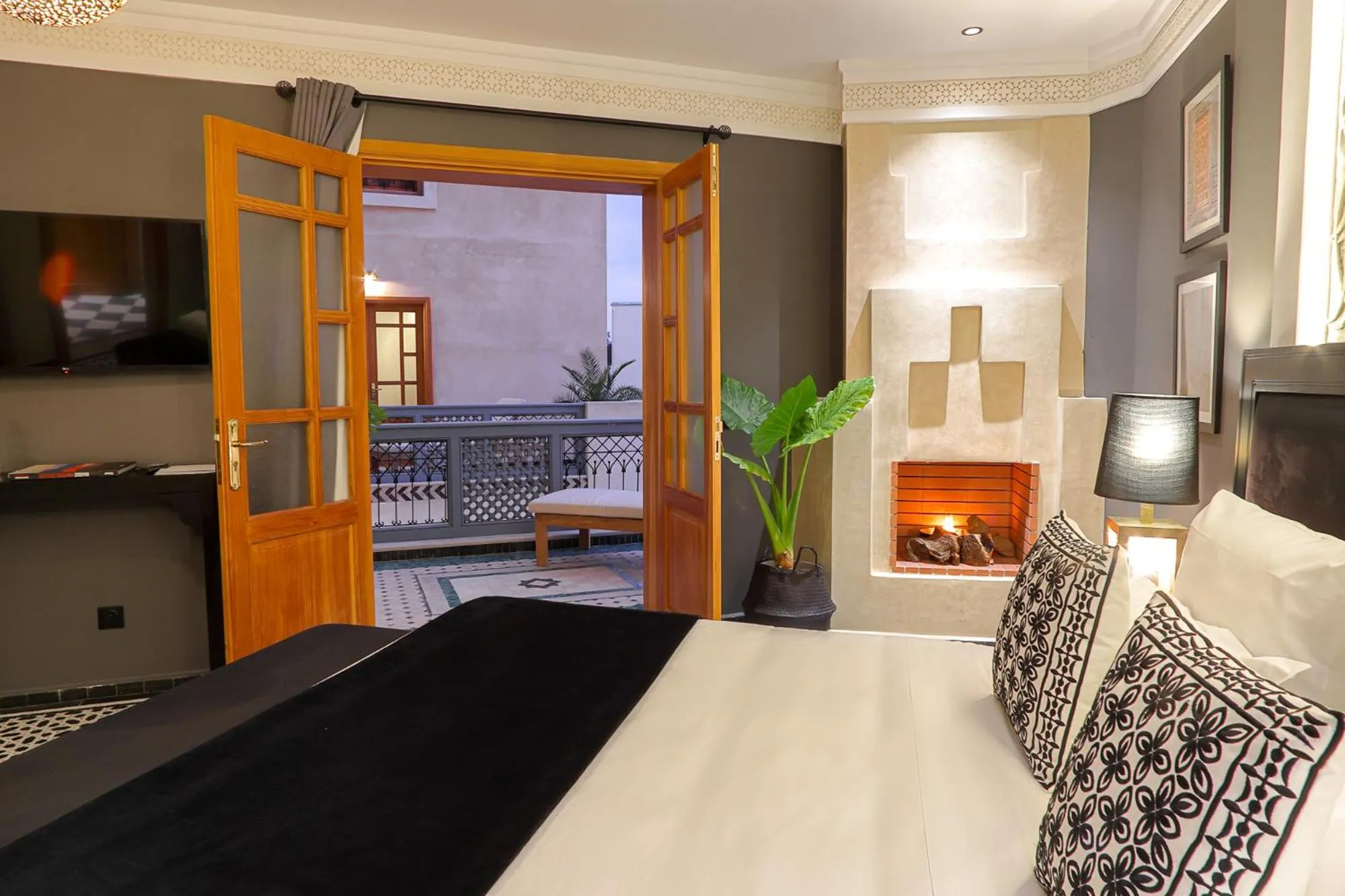 Bed in Dar Lys Luxury Riad & Spa