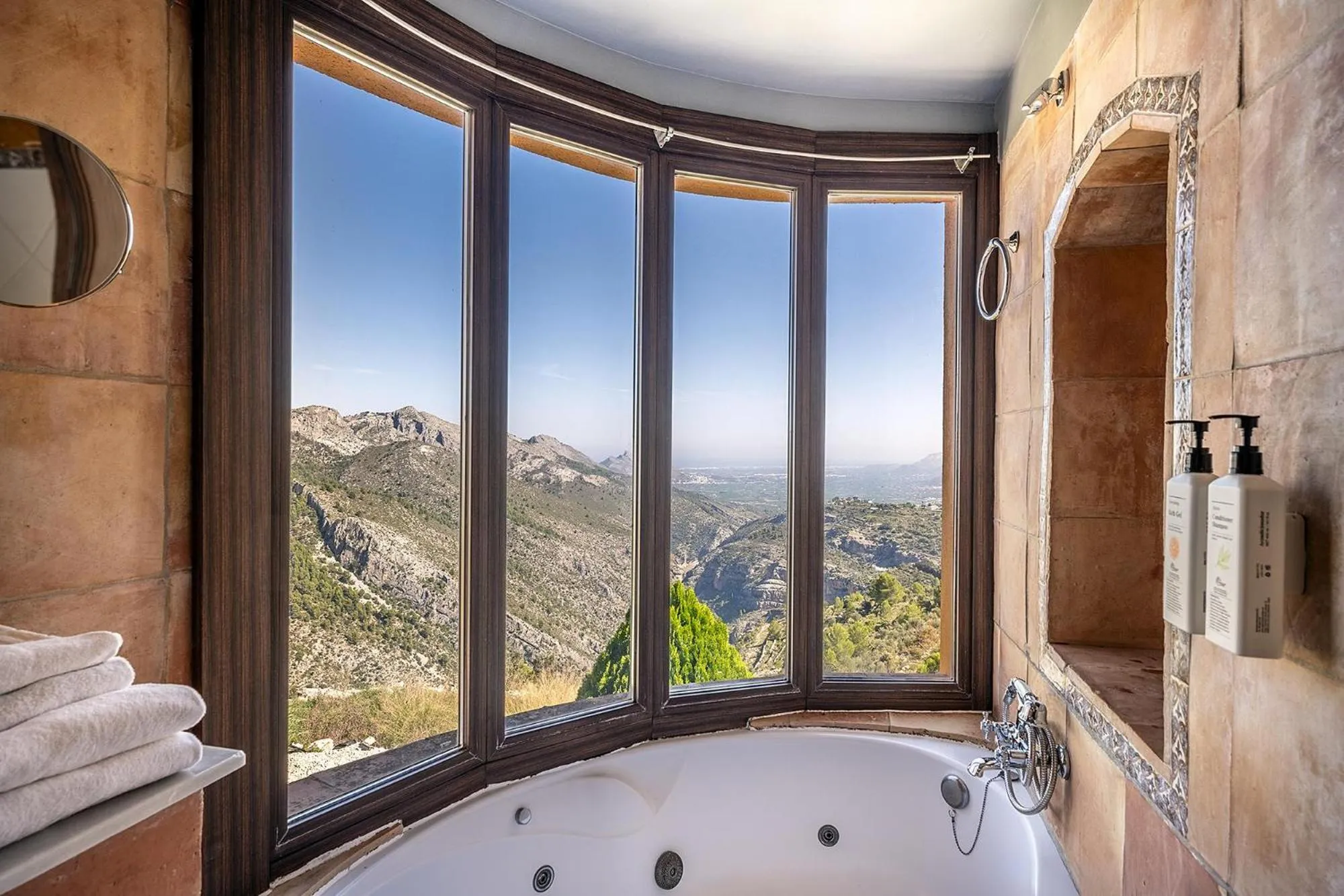 Bathroom in Hotel Alahuar