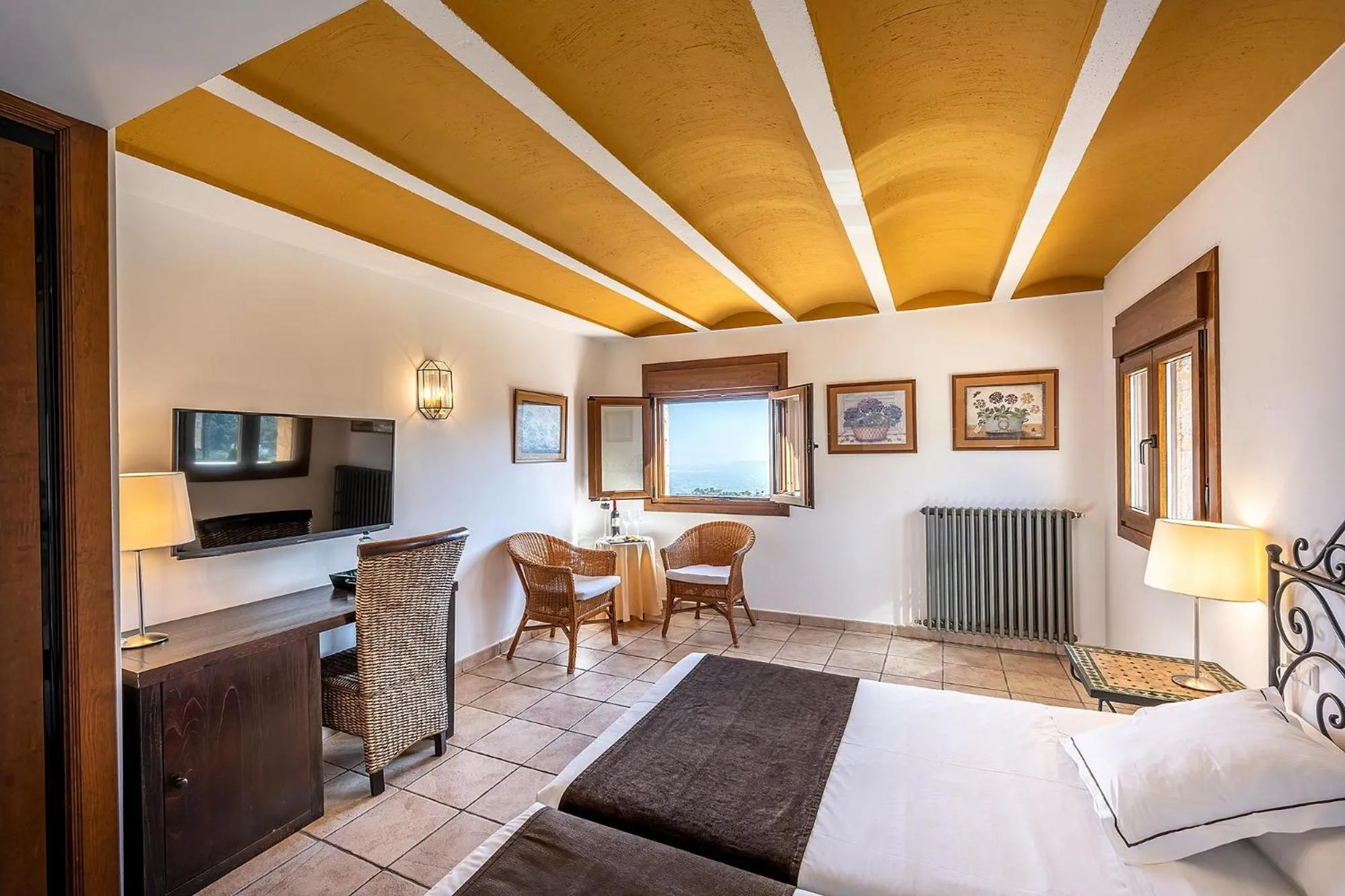 Photo of the whole room, Bed in Hotel Alahuar