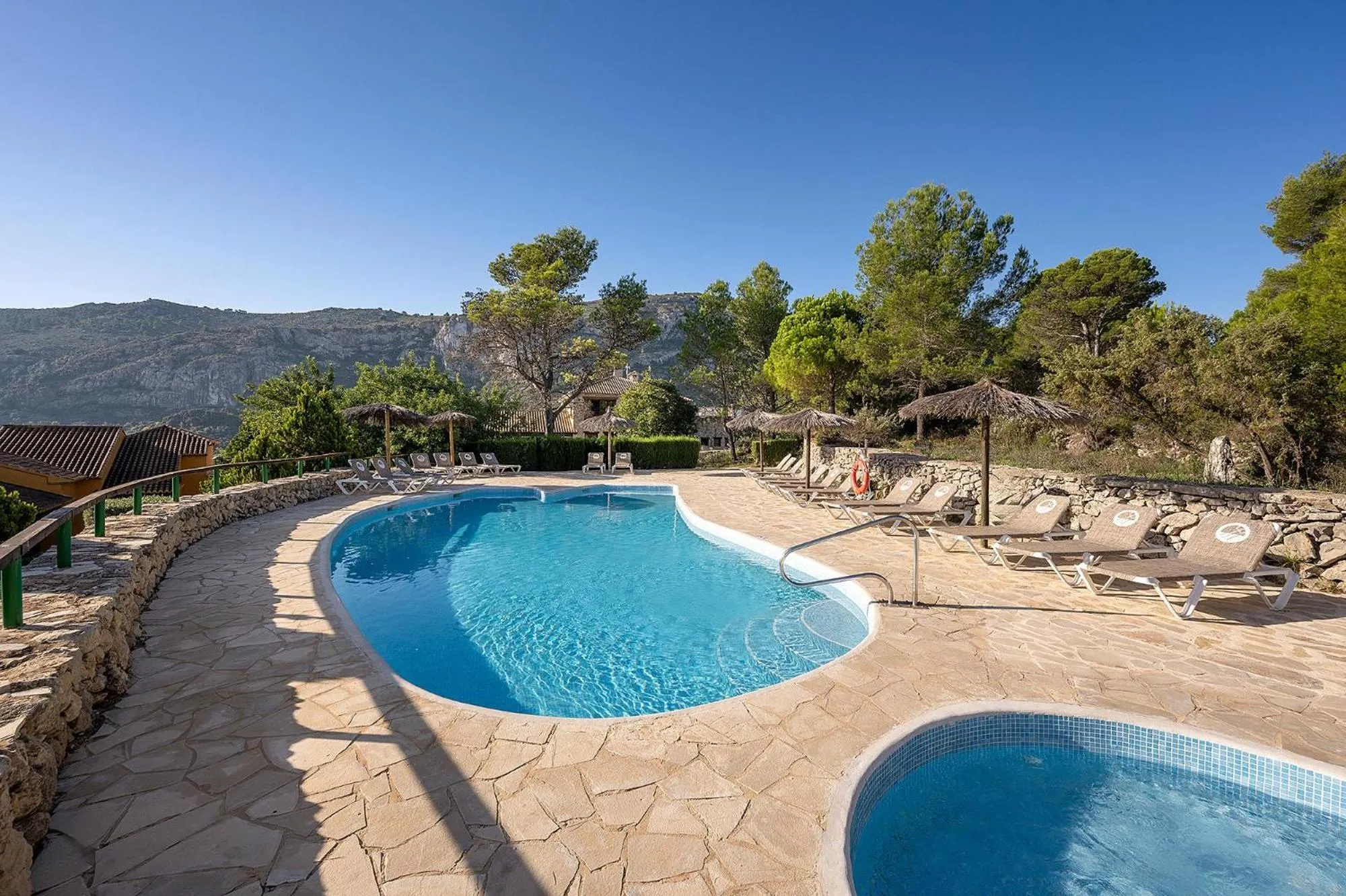 Swimming pool in Hotel Alahuar