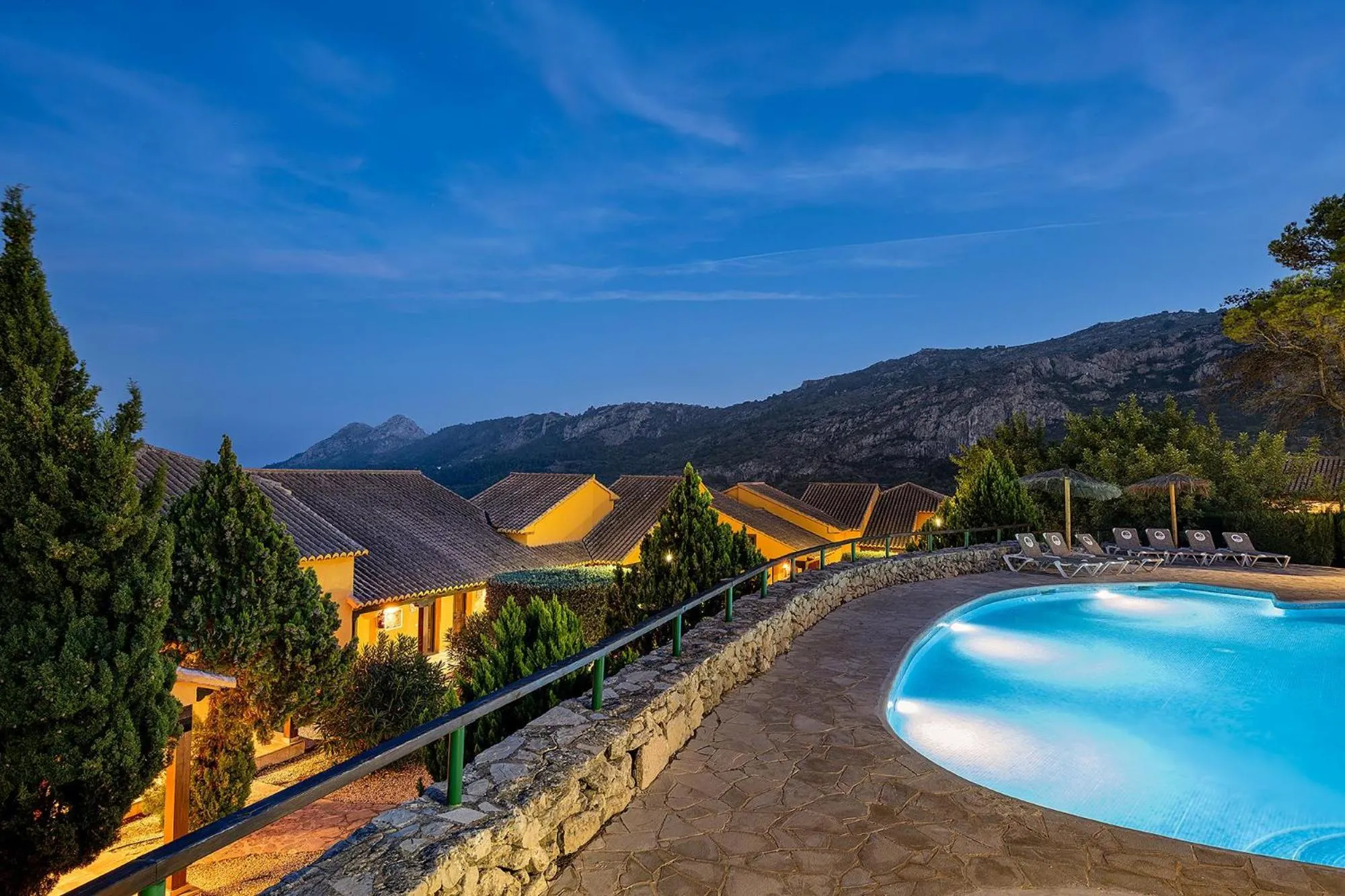 Swimming pool in Hotel Alahuar