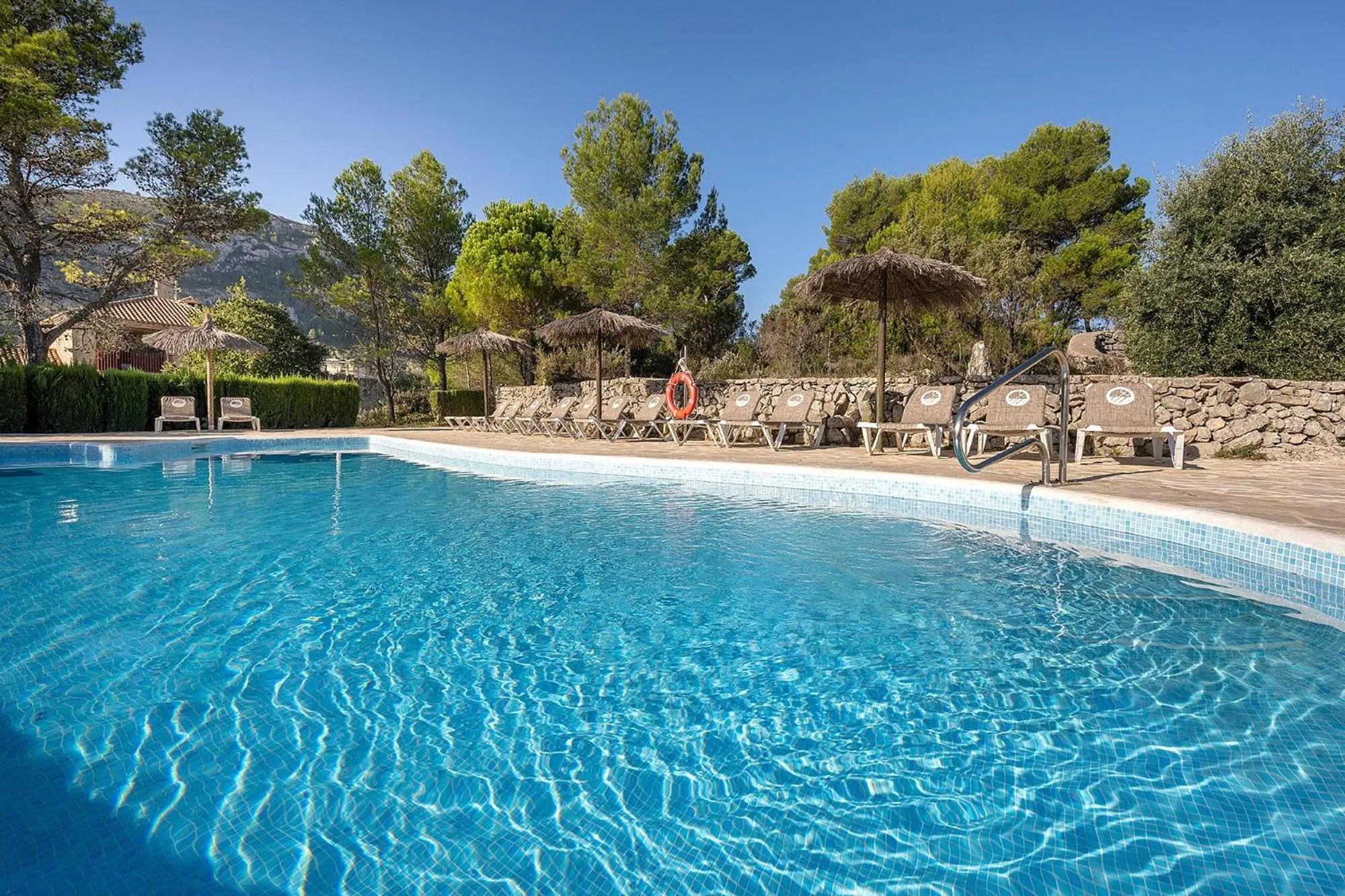 Swimming pool in Hotel Alahuar