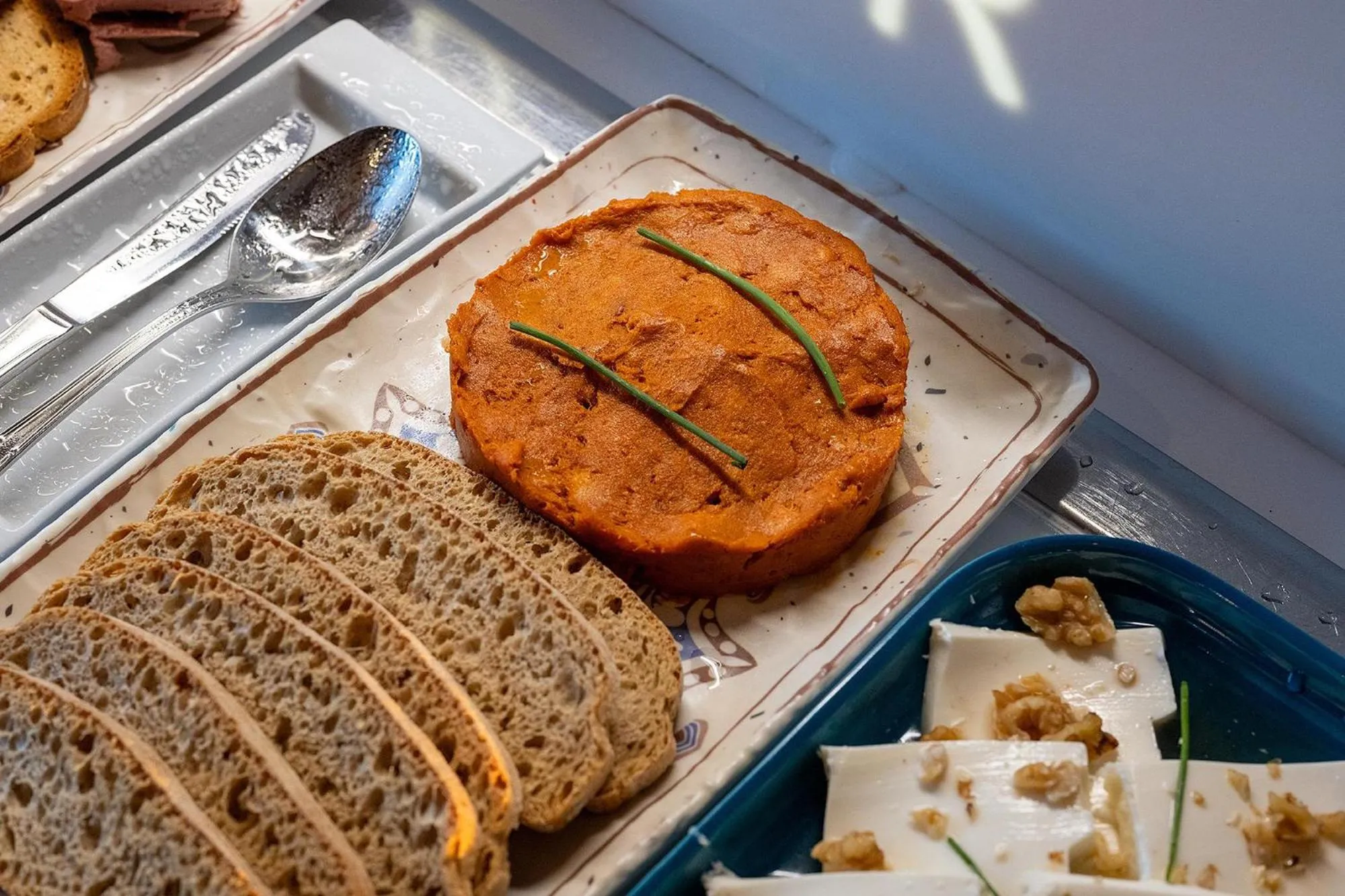 Restaurant/places to eat in Hotel Alahuar