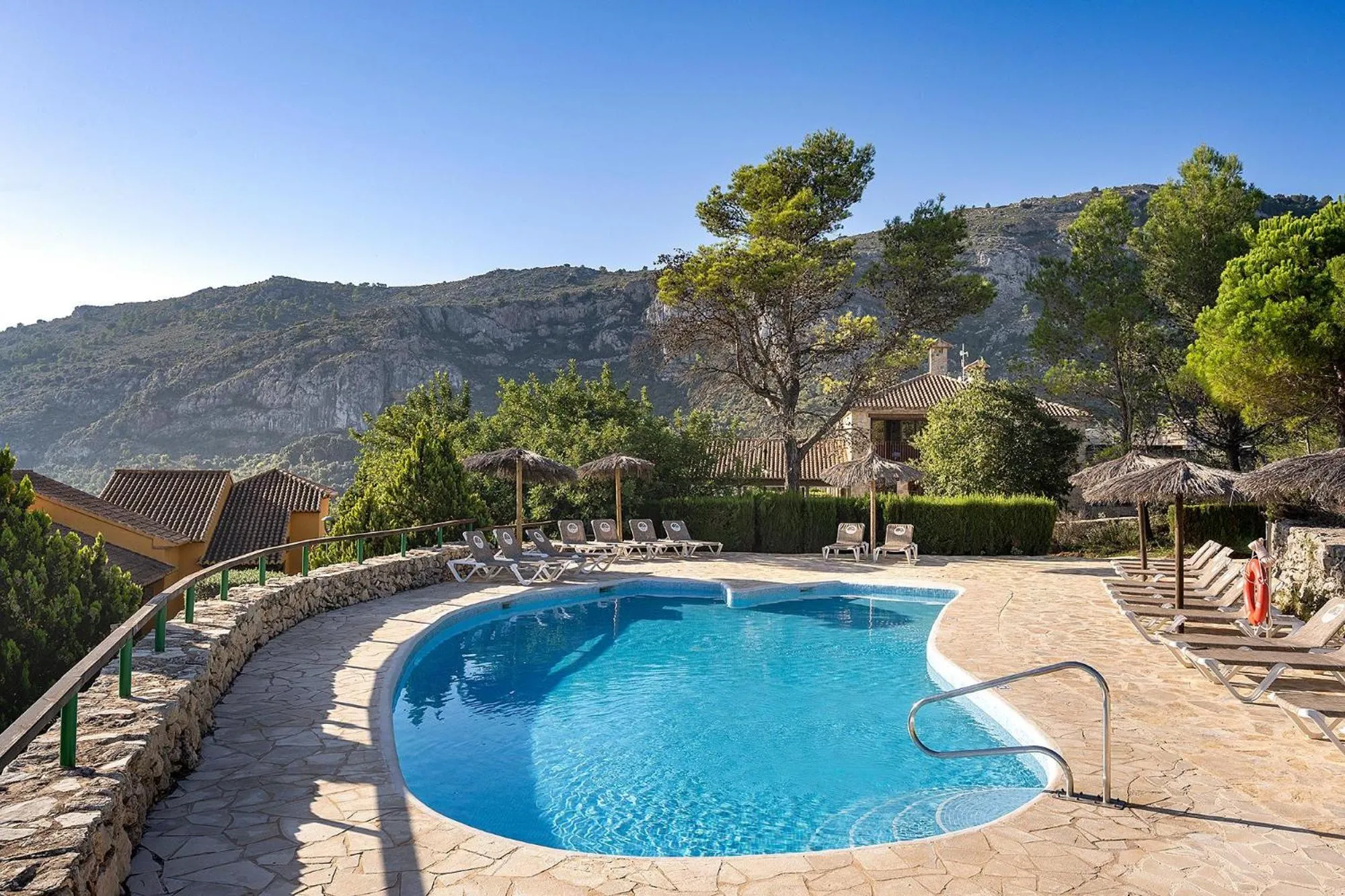 Swimming pool in Hotel Alahuar