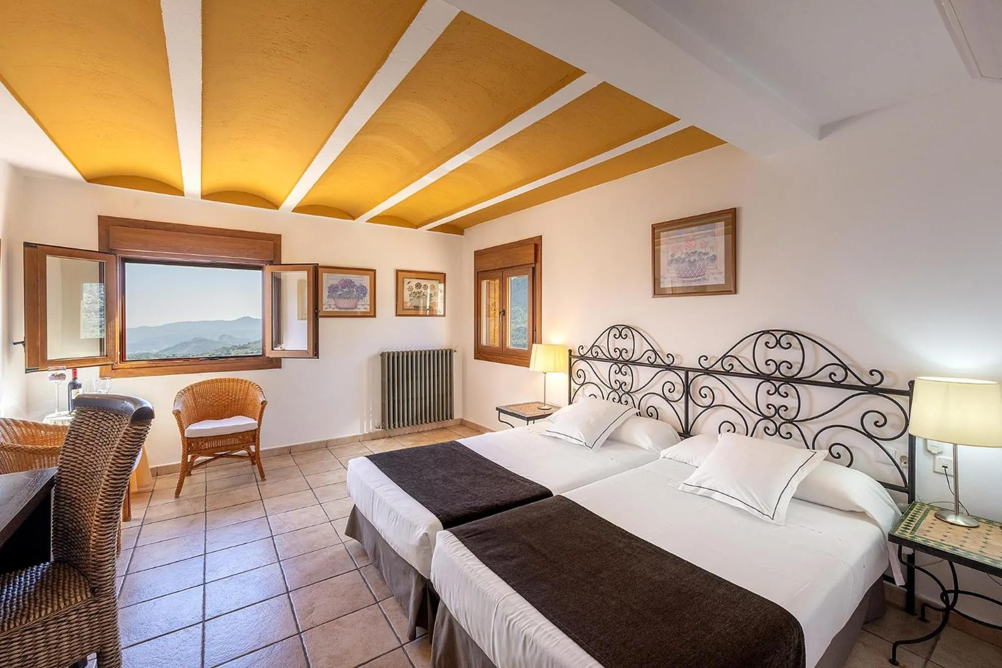 Photo of the whole room, Bed in Hotel Alahuar