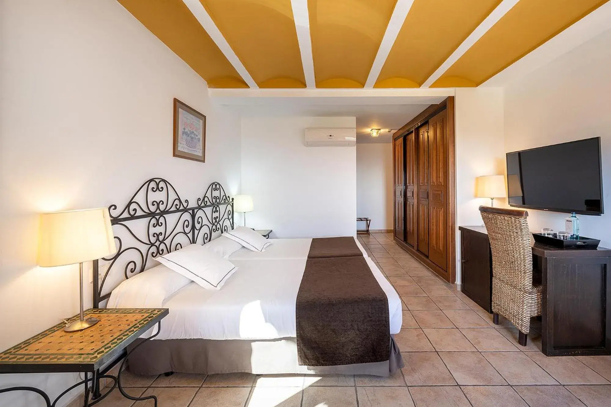 Photo of the whole room, Bed in Hotel Alahuar Photo of the whole room, Bed in Hotel Alahuar