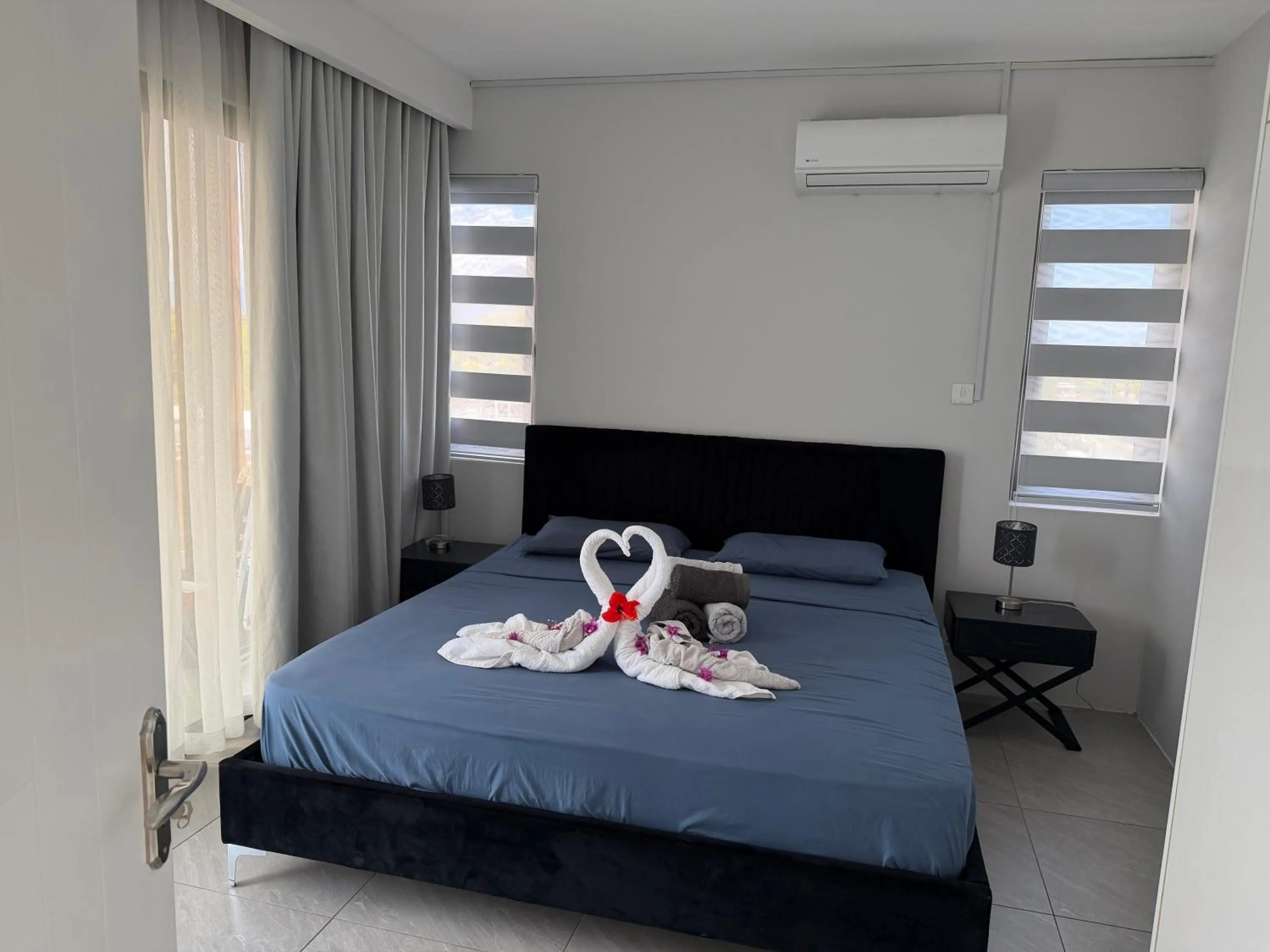 Bed in Top-Floor Modern 3BD Penthouse with Beautiful Mountain View Terrace - 5 min Walk to Beach