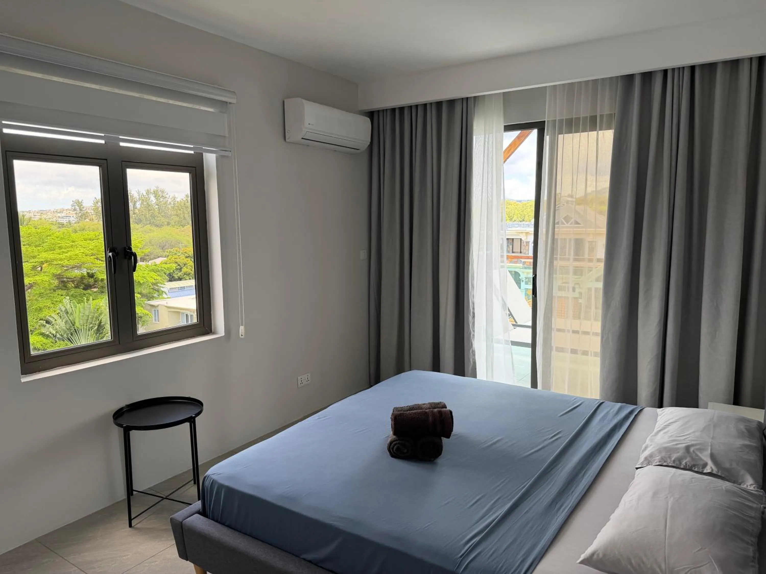 Bed in Top-Floor Modern 3BD Penthouse with Beautiful Mountain View Terrace - 5 min Walk to Beach
