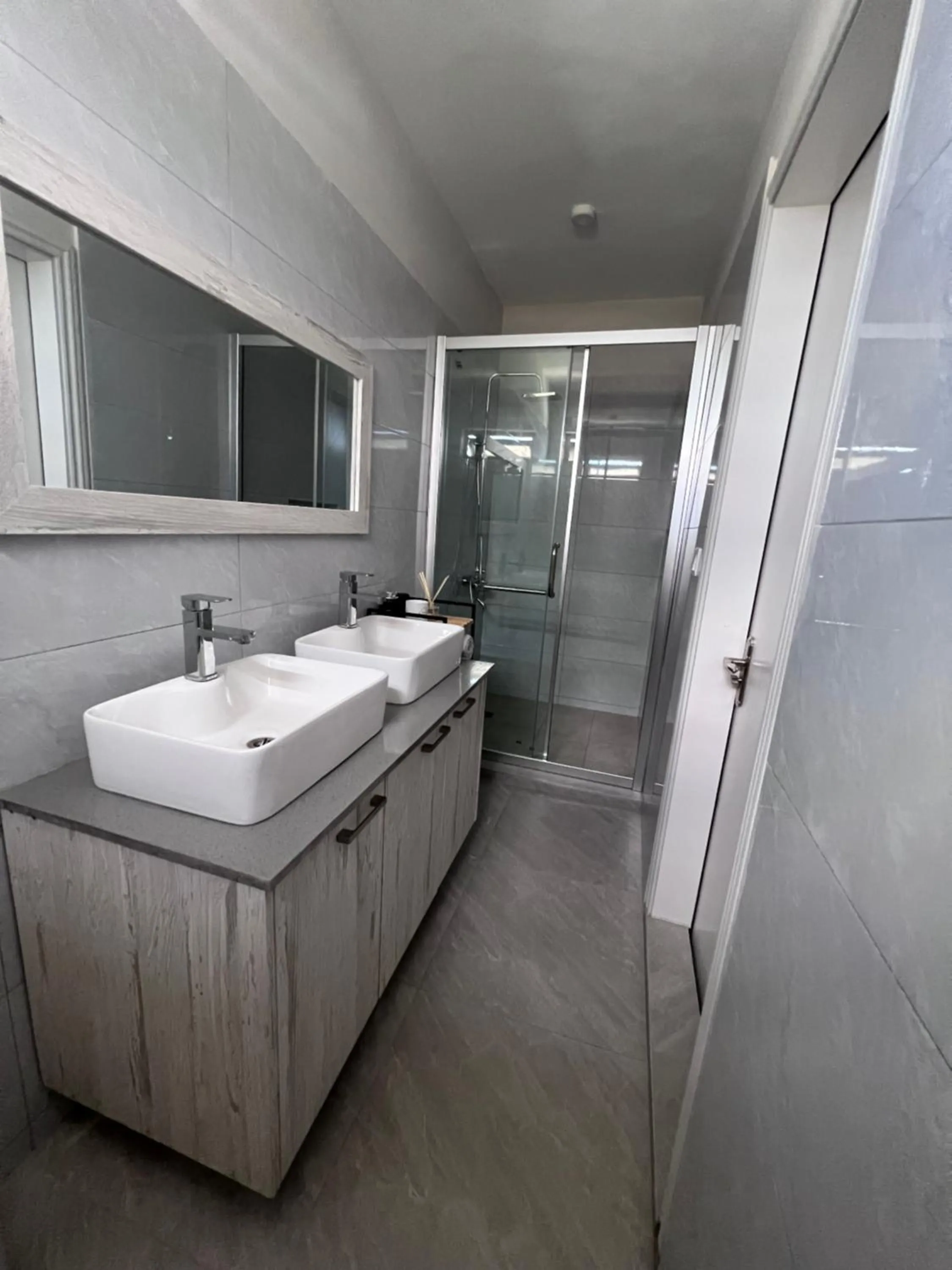 Shower in Top-Floor Modern 3BD Penthouse with Beautiful Mountain View Terrace - 5 min Walk to Beach