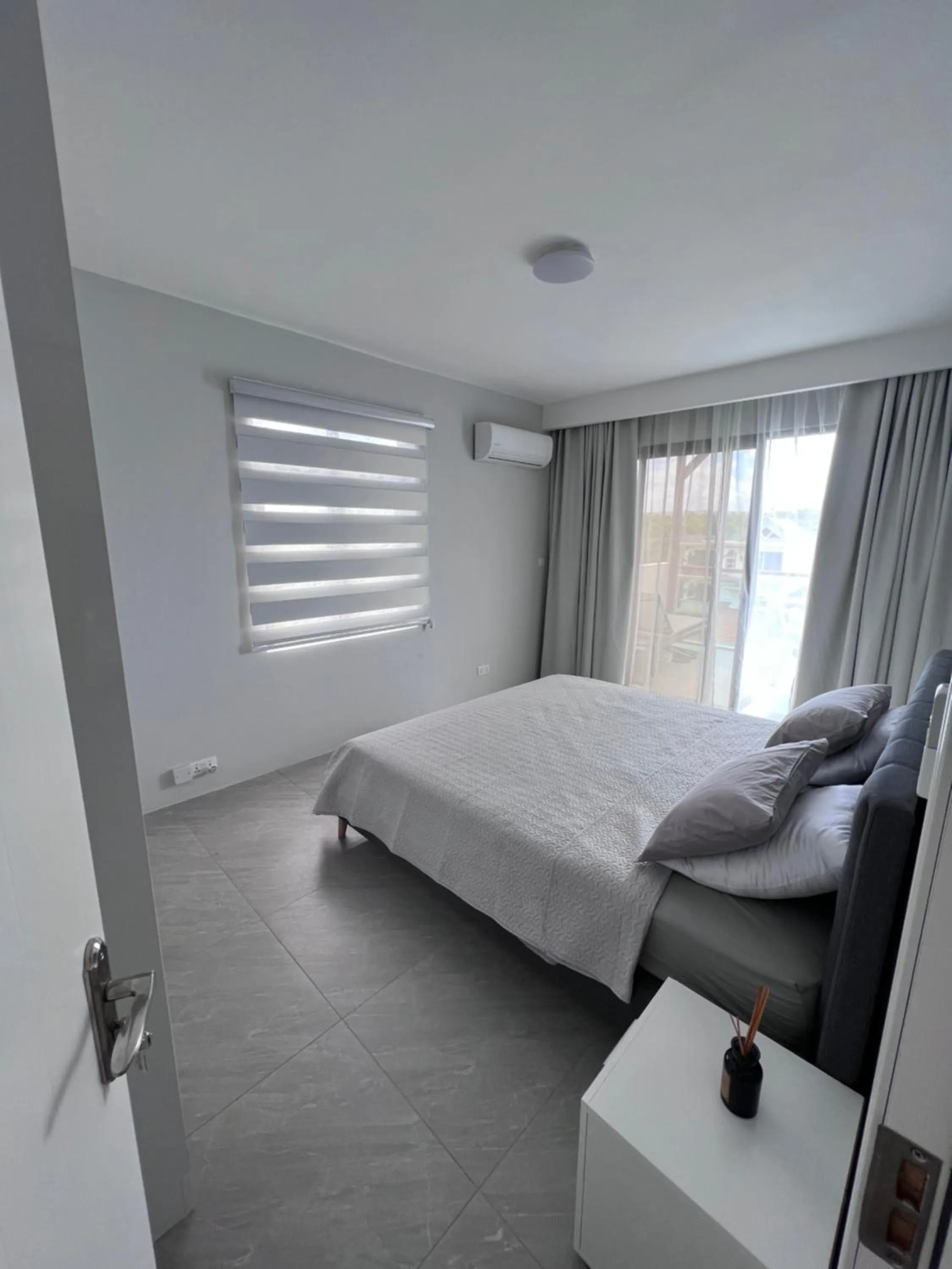 Bed in Top-Floor Modern 3BD Penthouse with Beautiful Mountain View Terrace - 5 min Walk to Beach