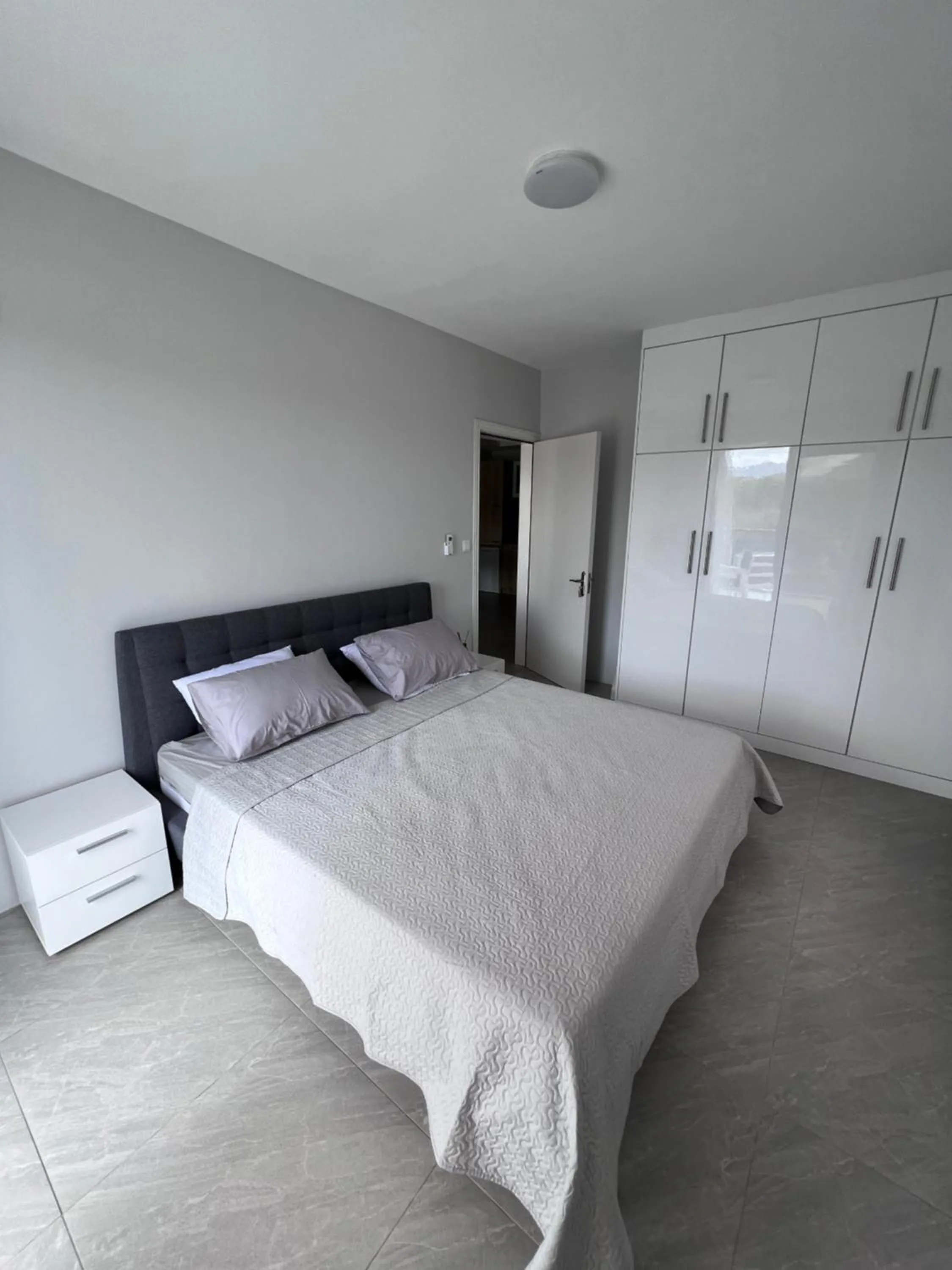 Bed in Top-Floor Modern 3BD Penthouse with Beautiful Mountain View Terrace - 5 min Walk to Beach