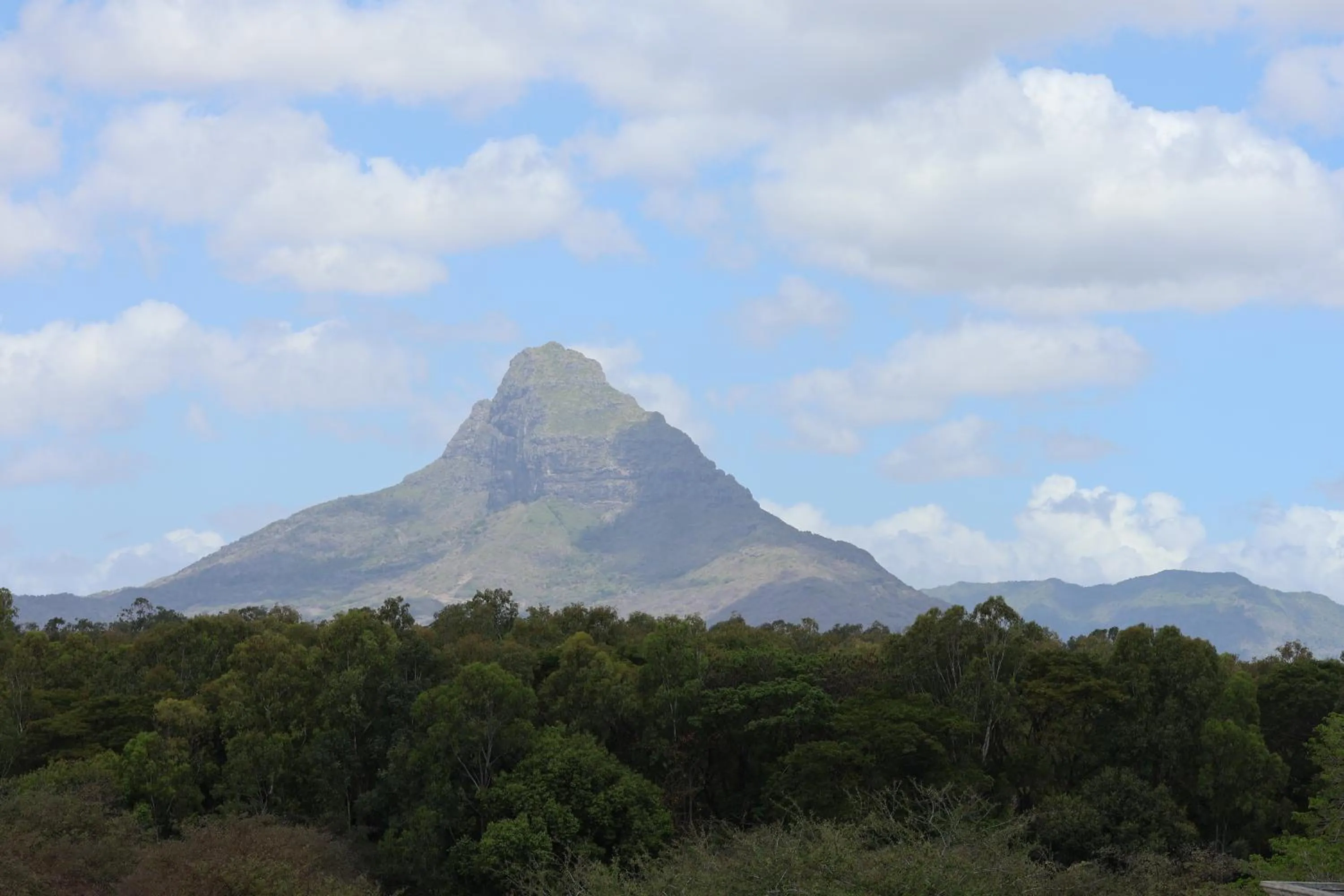 Top-Floor Modern 3BD Penthouse with Beautiful Mountain View Terrace - 5 min Walk to Beach