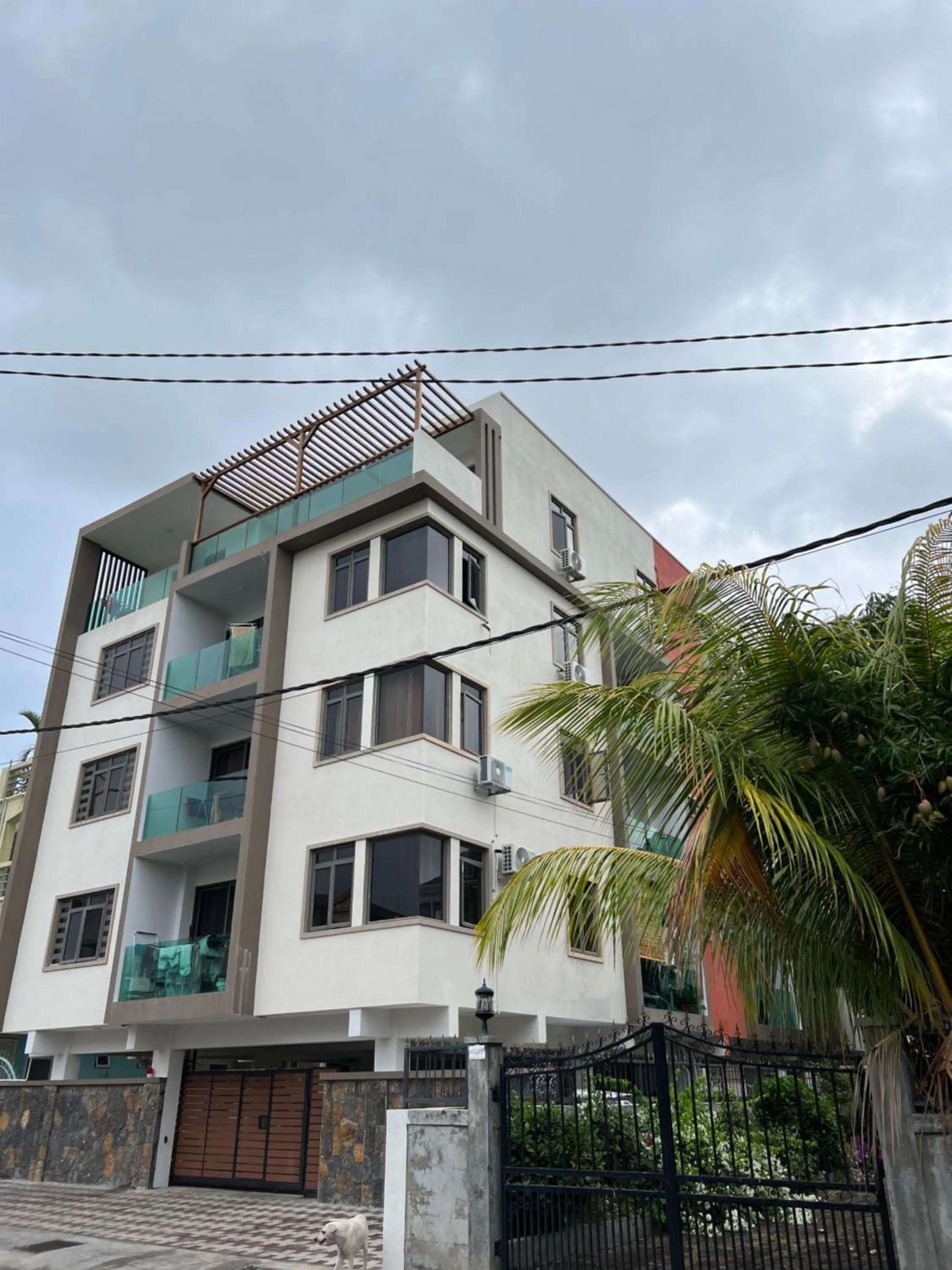 Property building in Top-Floor Modern 3BD Penthouse with Beautiful Mountain View Terrace - 5 min Walk to Beach
