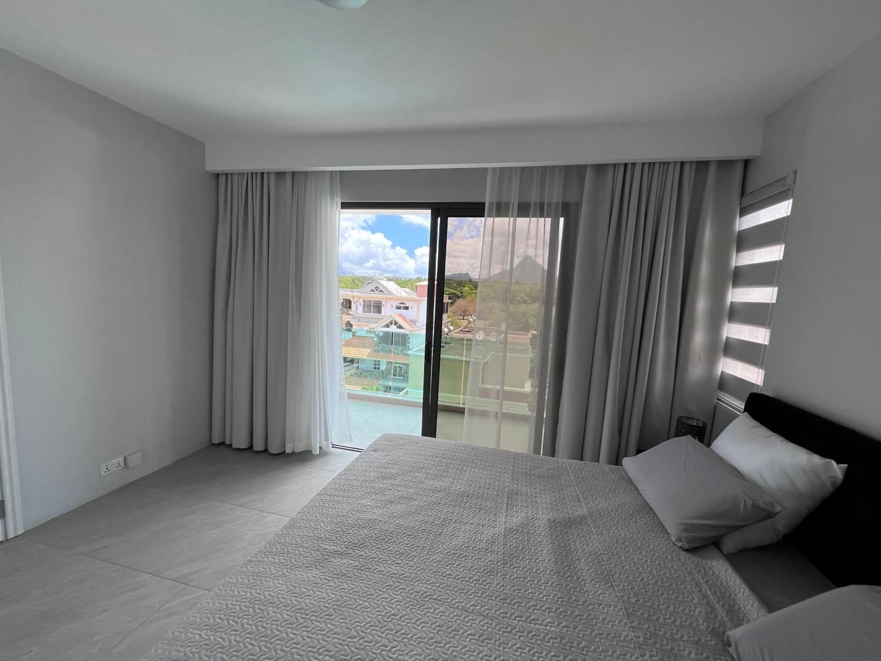 Bedroom, Bed in Top-Floor Modern 3BD Penthouse with Beautiful Mountain View Terrace - 5 min Walk to Beach