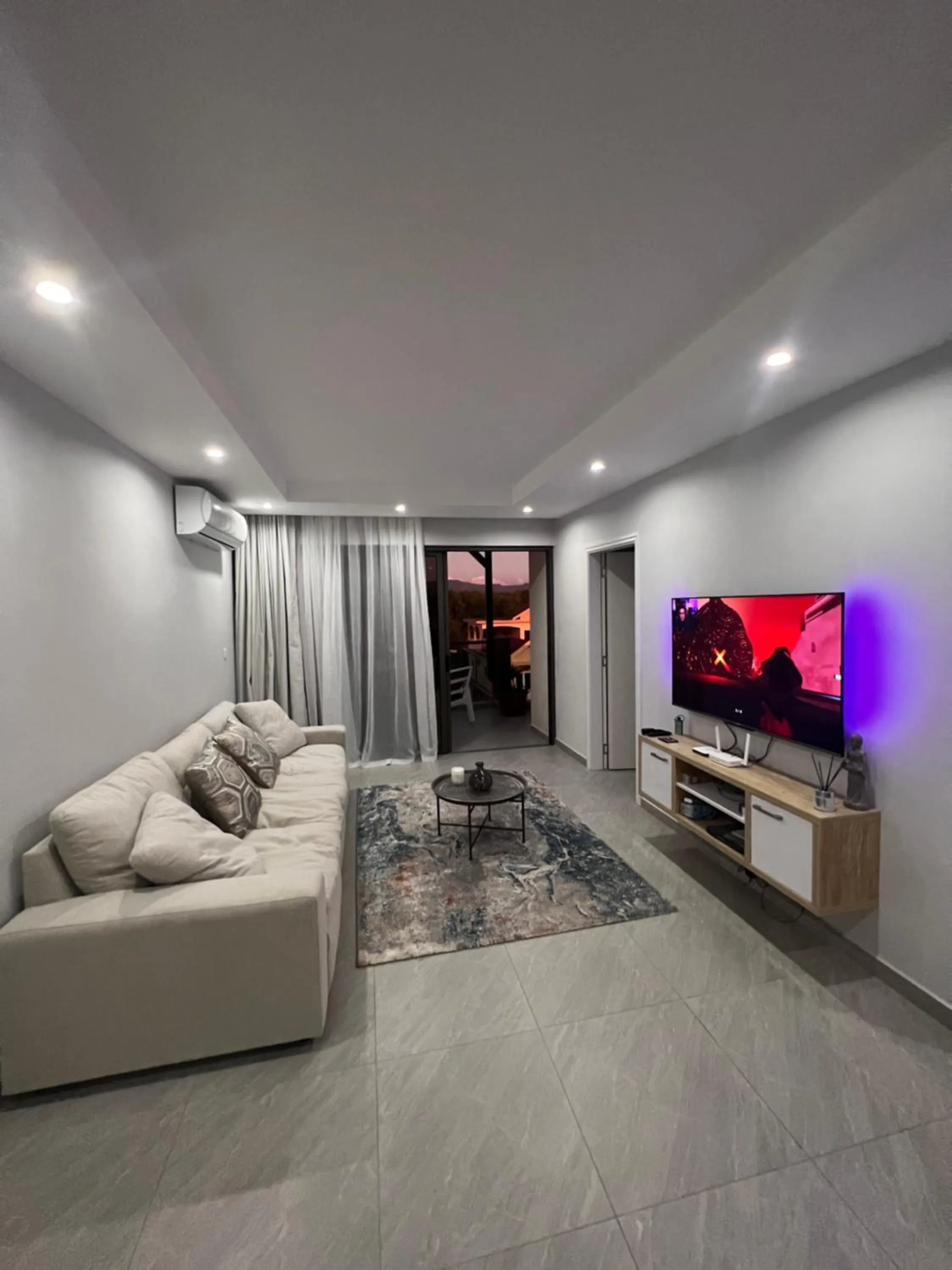 Communal lounge/ TV room in Top-Floor Modern 3BD Penthouse with Beautiful Mountain View Terrace - 5 min Walk to Beach