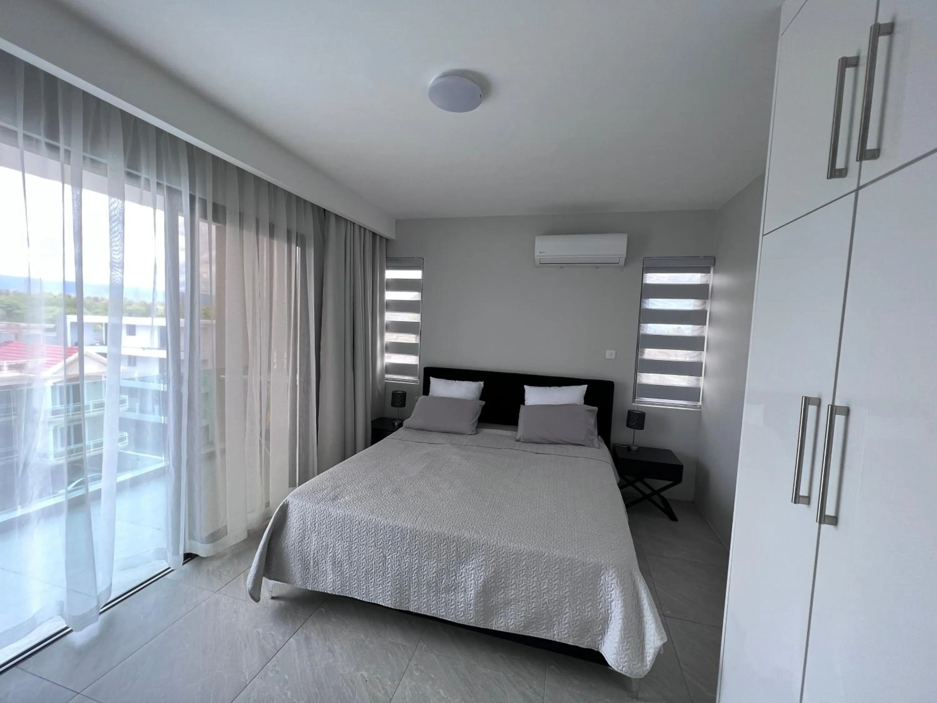 Bed in Top-Floor Modern 3BD Penthouse with Beautiful Mountain View Terrace - 5 min Walk to Beach