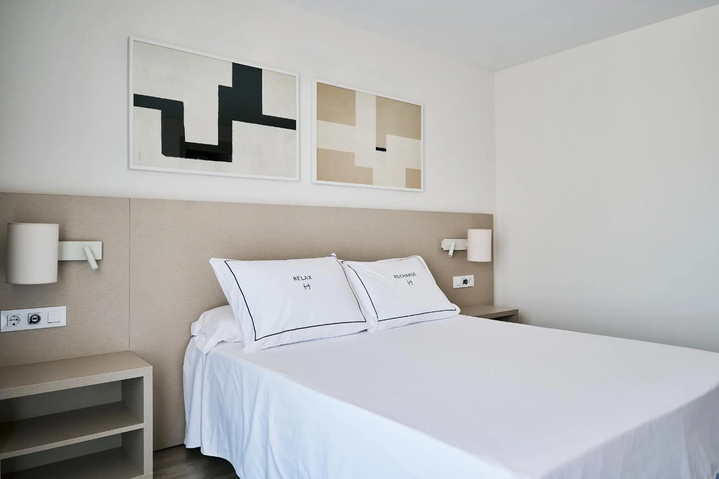 Photo of the whole room, Bed in Helios Benidorm