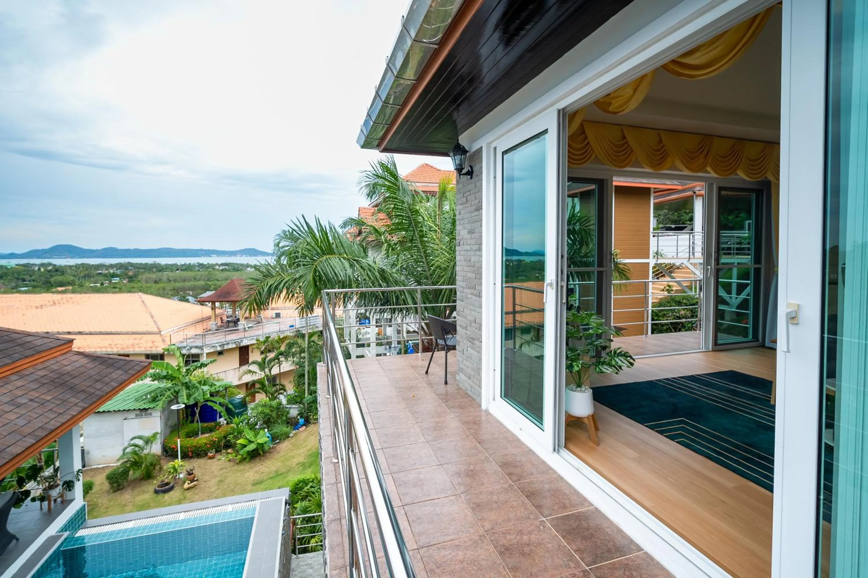 ฺBaan Waru seaview villa