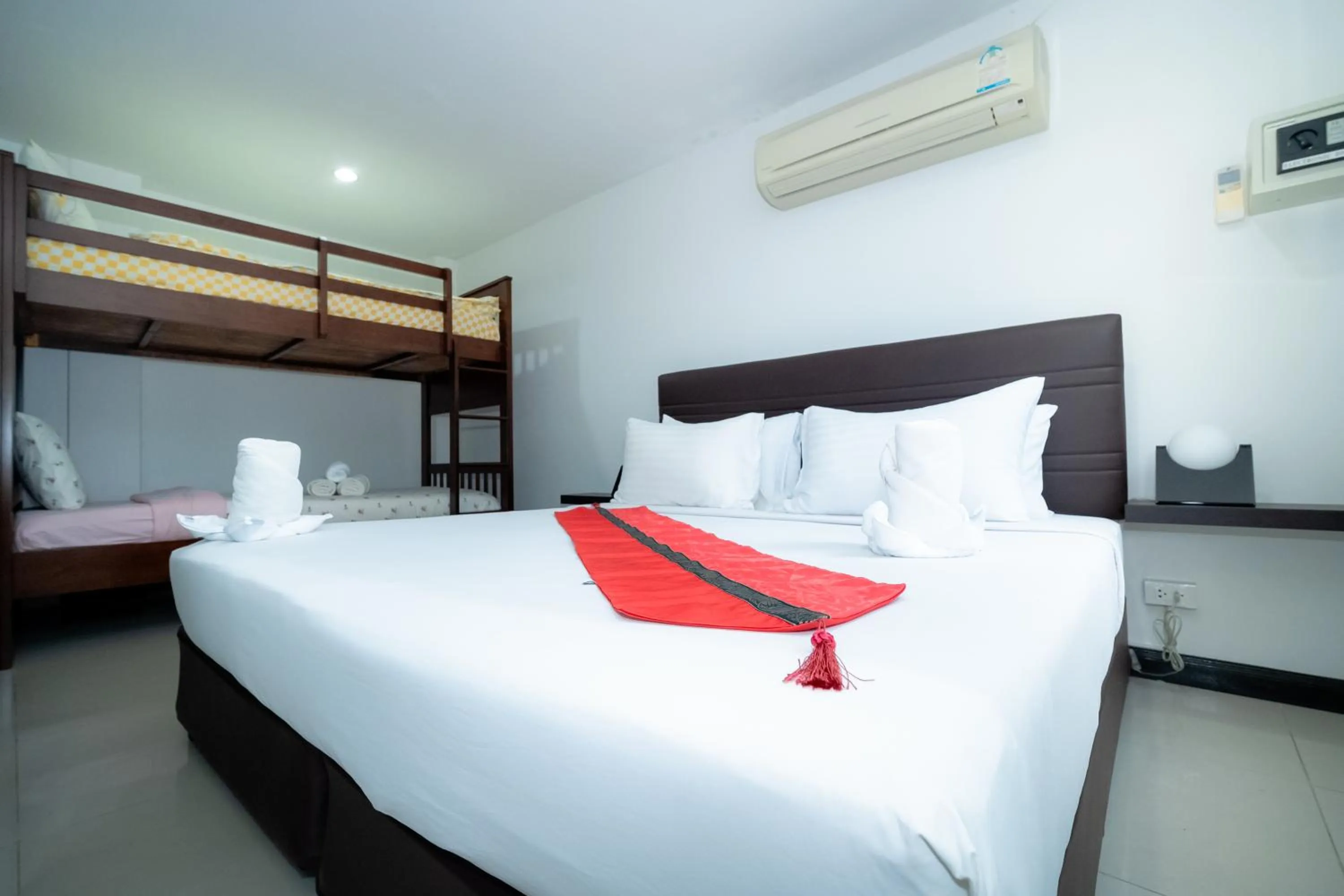 Bed in ฺBaan Waru seaview villa